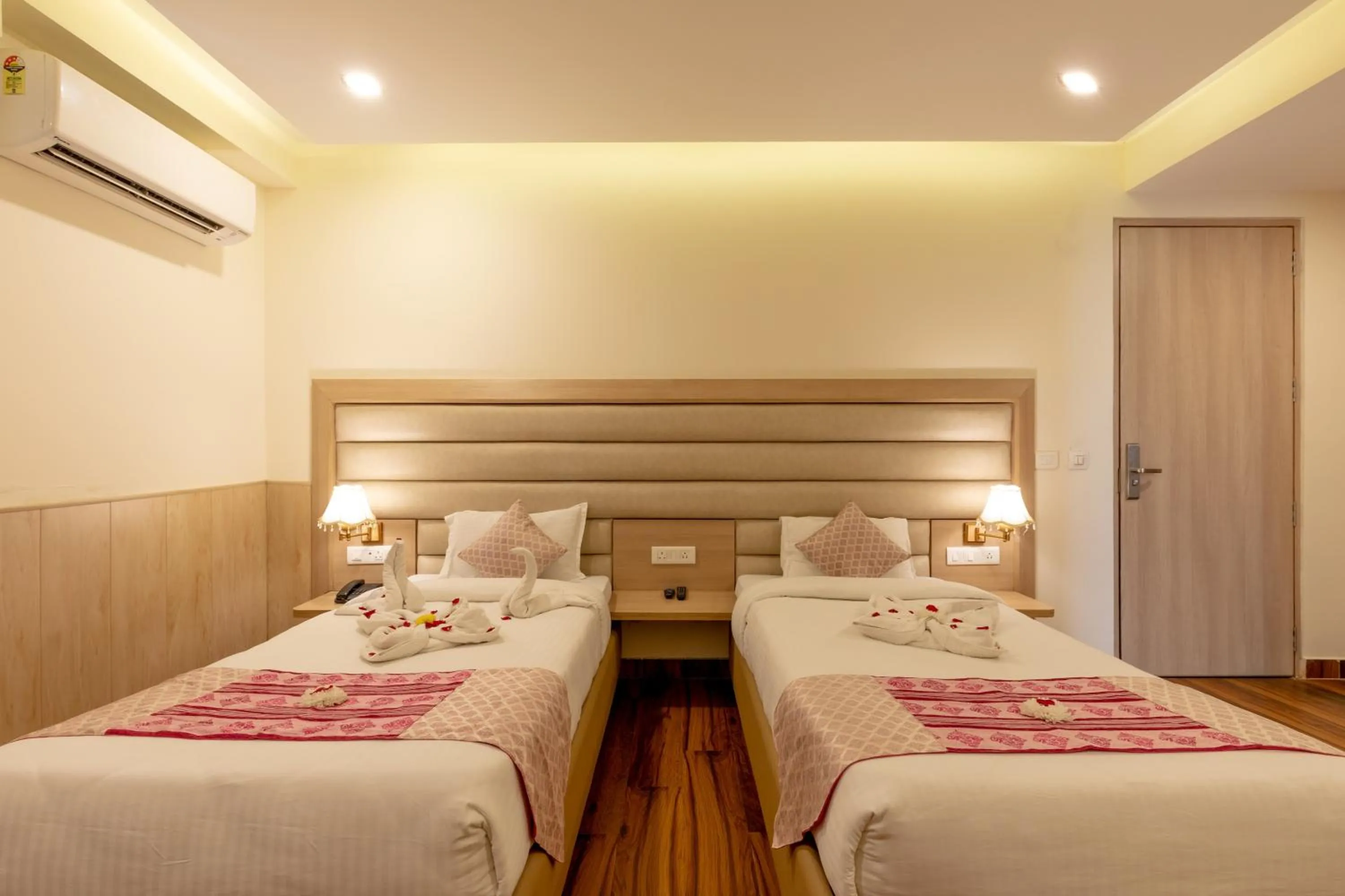 Bed in Hotel White Rock By The Solitaire Hospitality