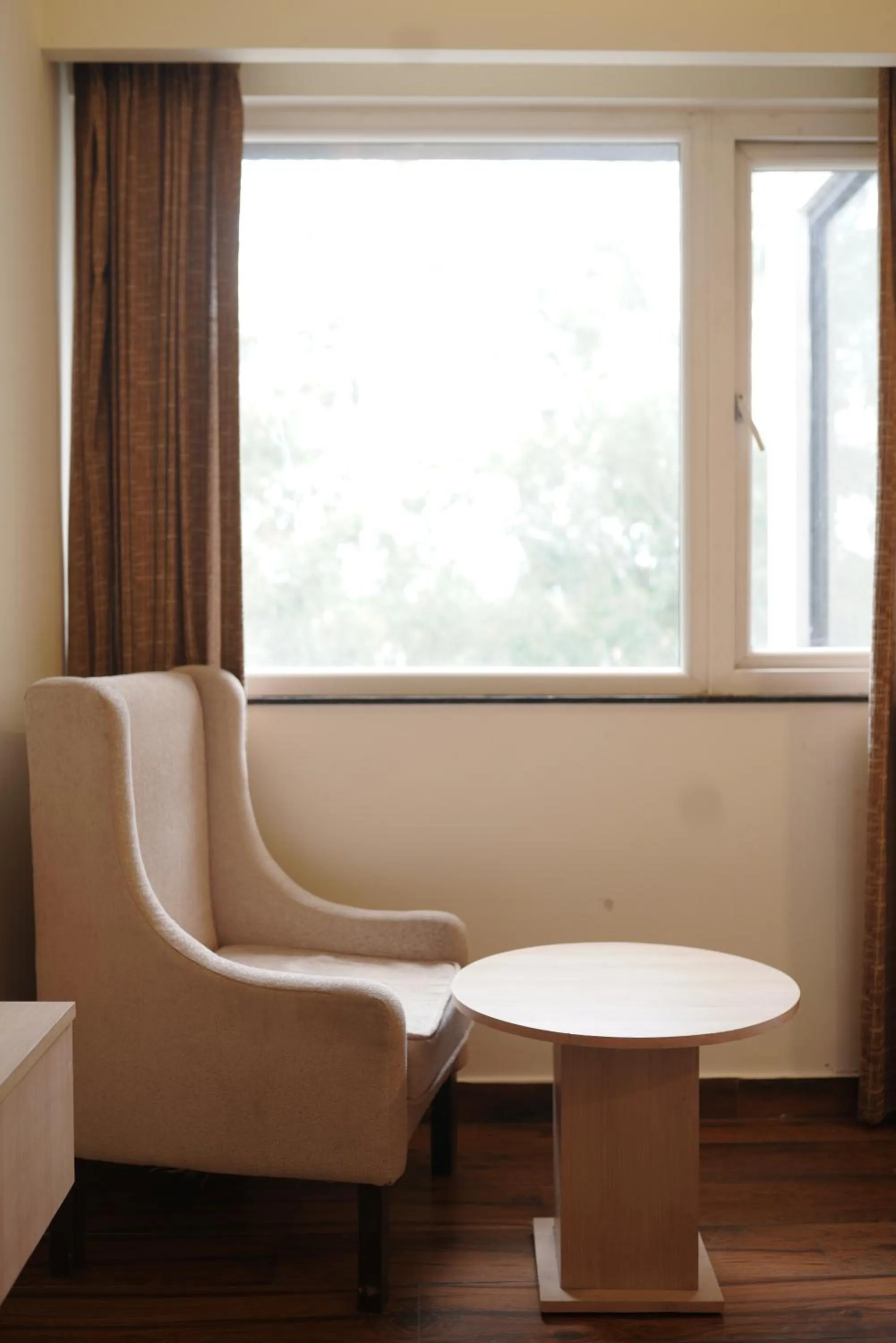 Living room in Hotel White Rock By The Solitaire Hospitality
