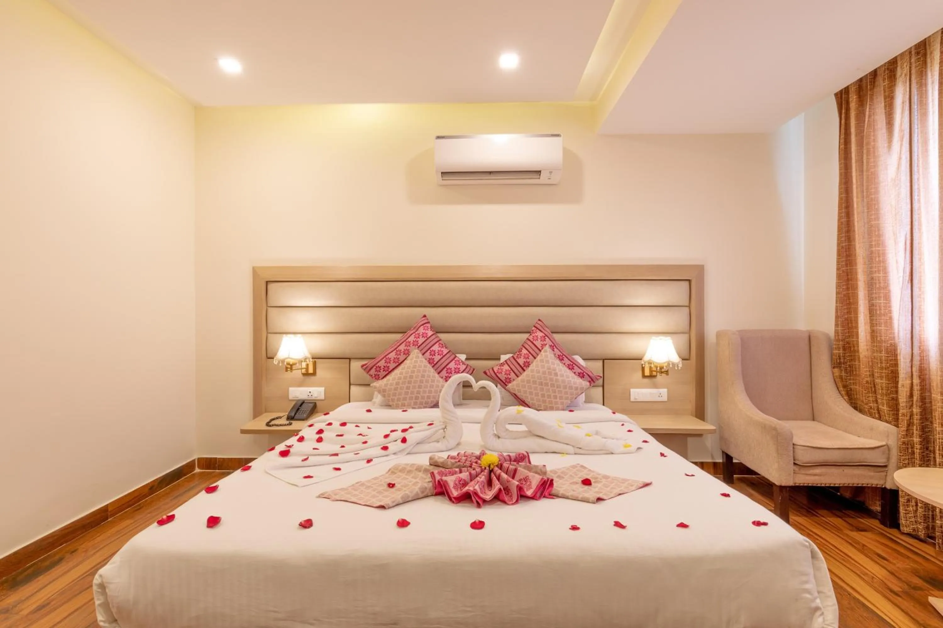 Bed in Hotel White Rock By The Solitaire Hospitality