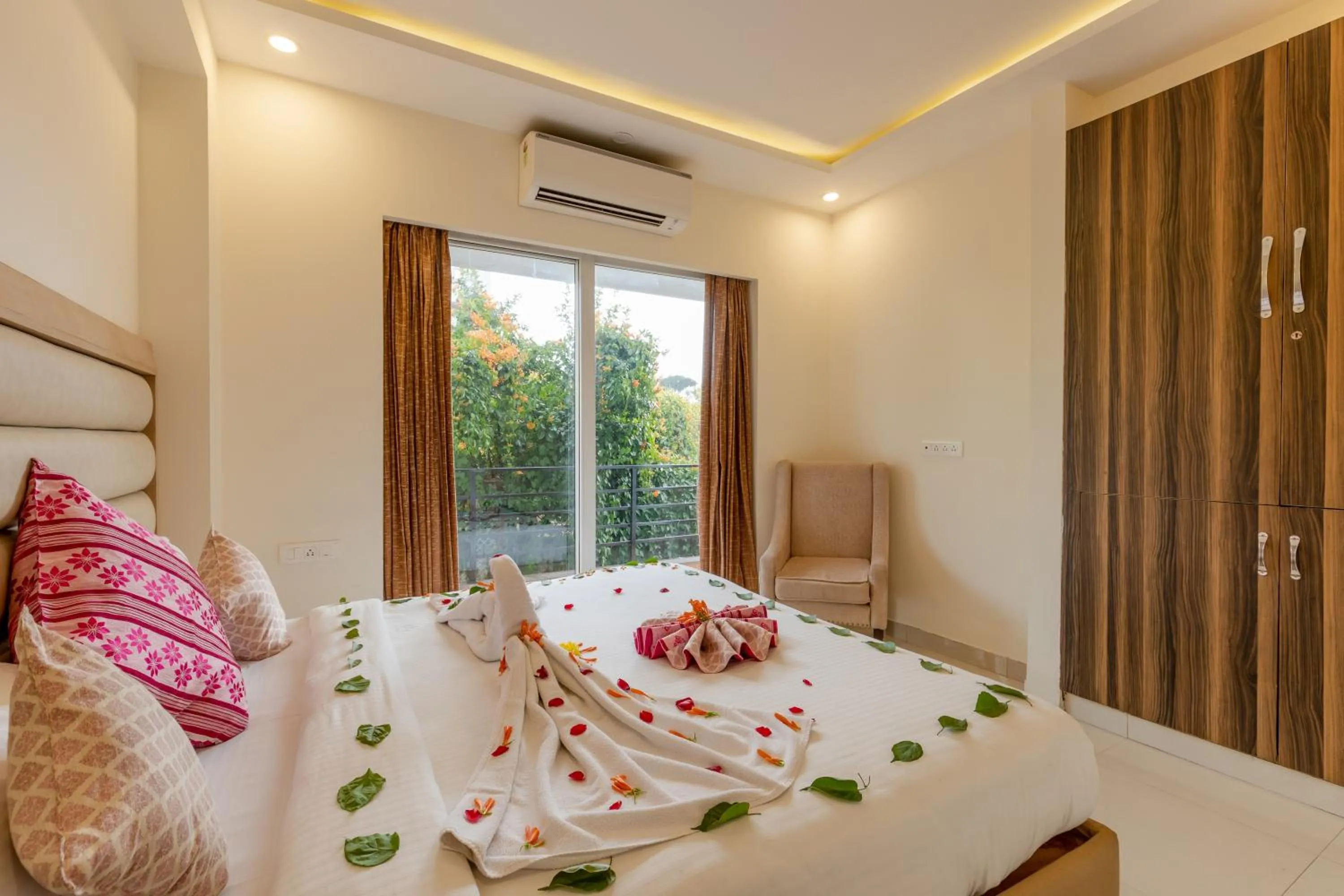 Bedroom, Bed in Hotel White Rock By The Solitaire Hospitality