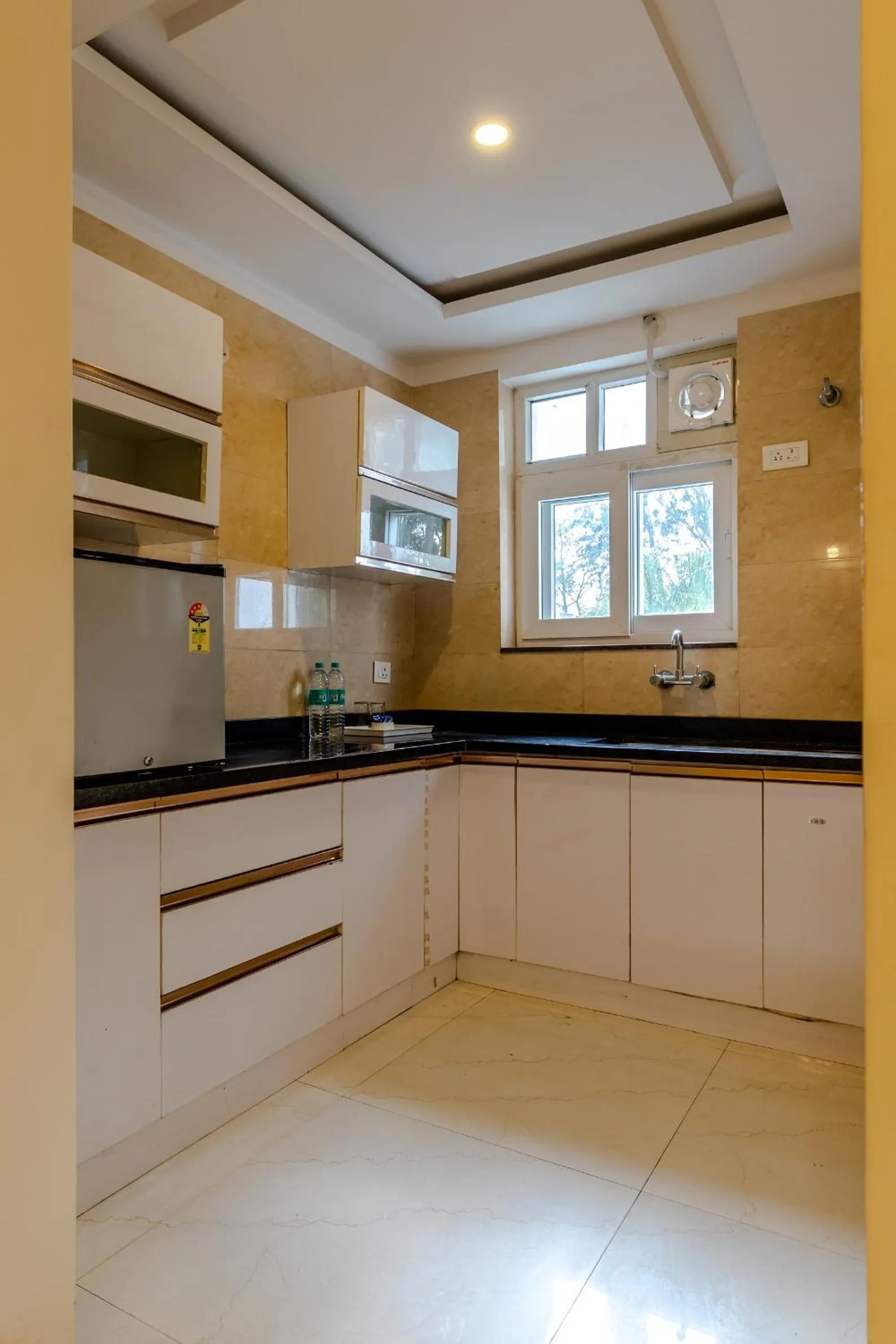 kitchen in Hotel White Rock By The Solitaire Hospitality