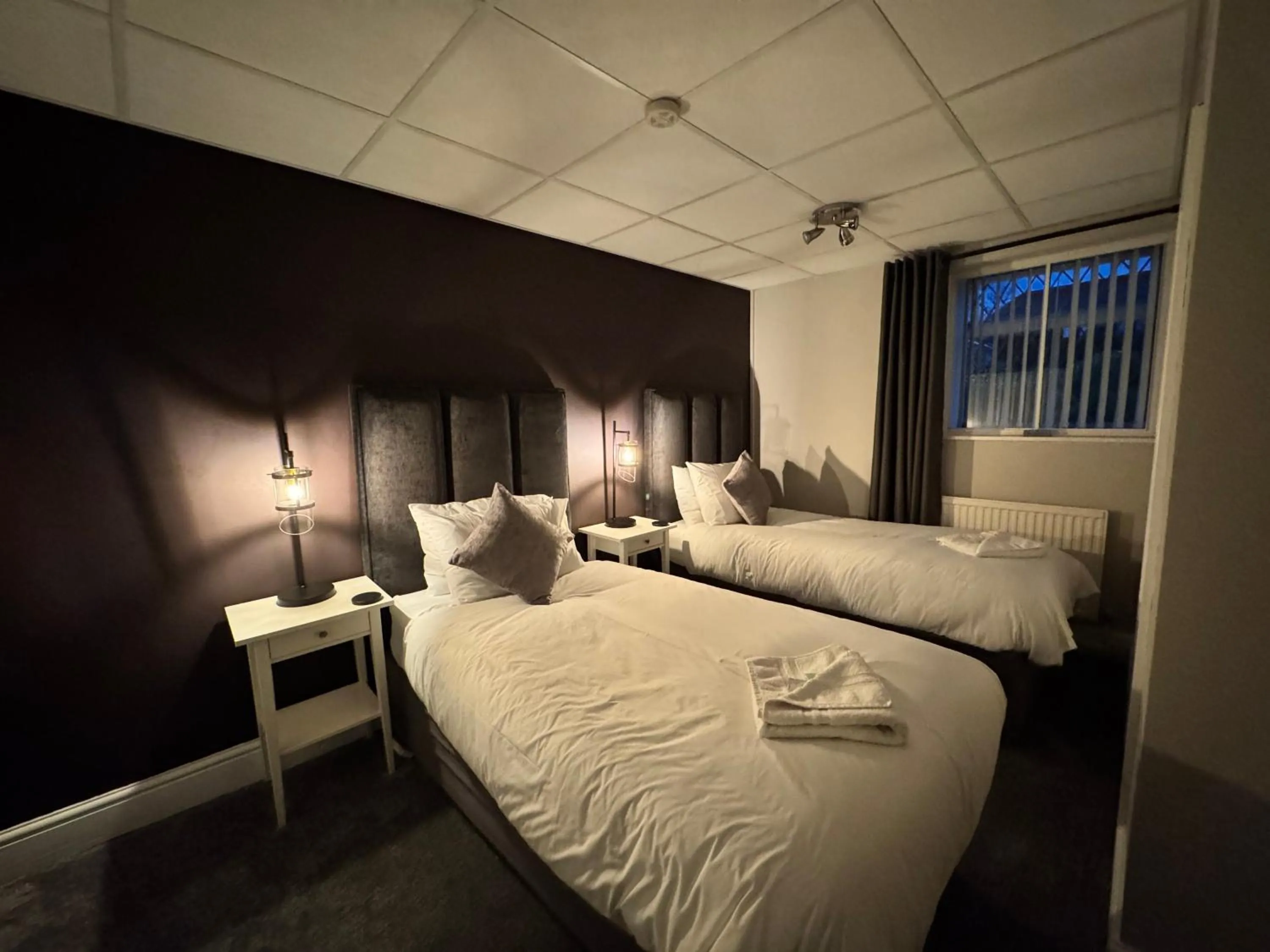 Bedroom, Bed in New Masons Arms