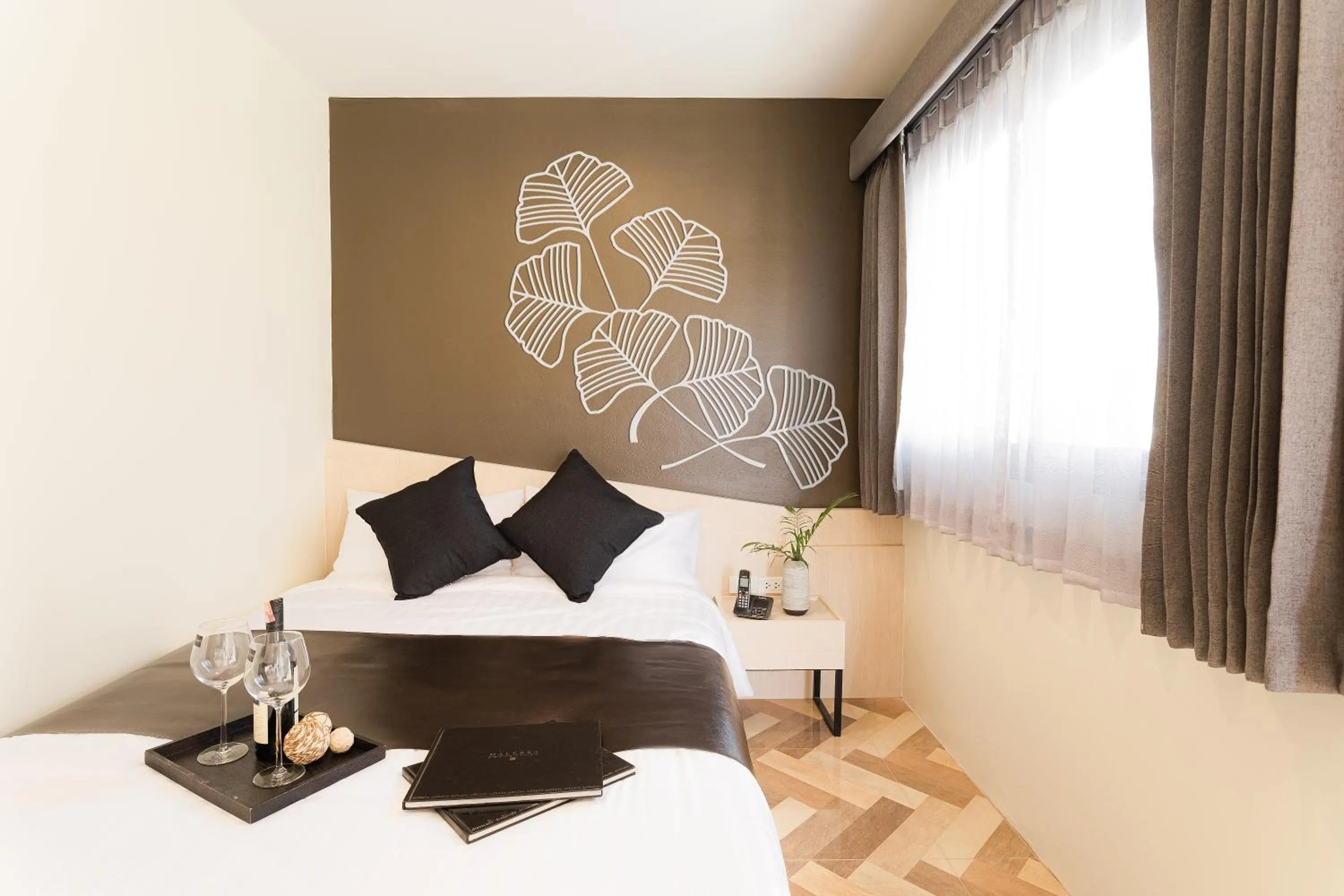 Bedroom, Bed in SJ Miracle Hotel