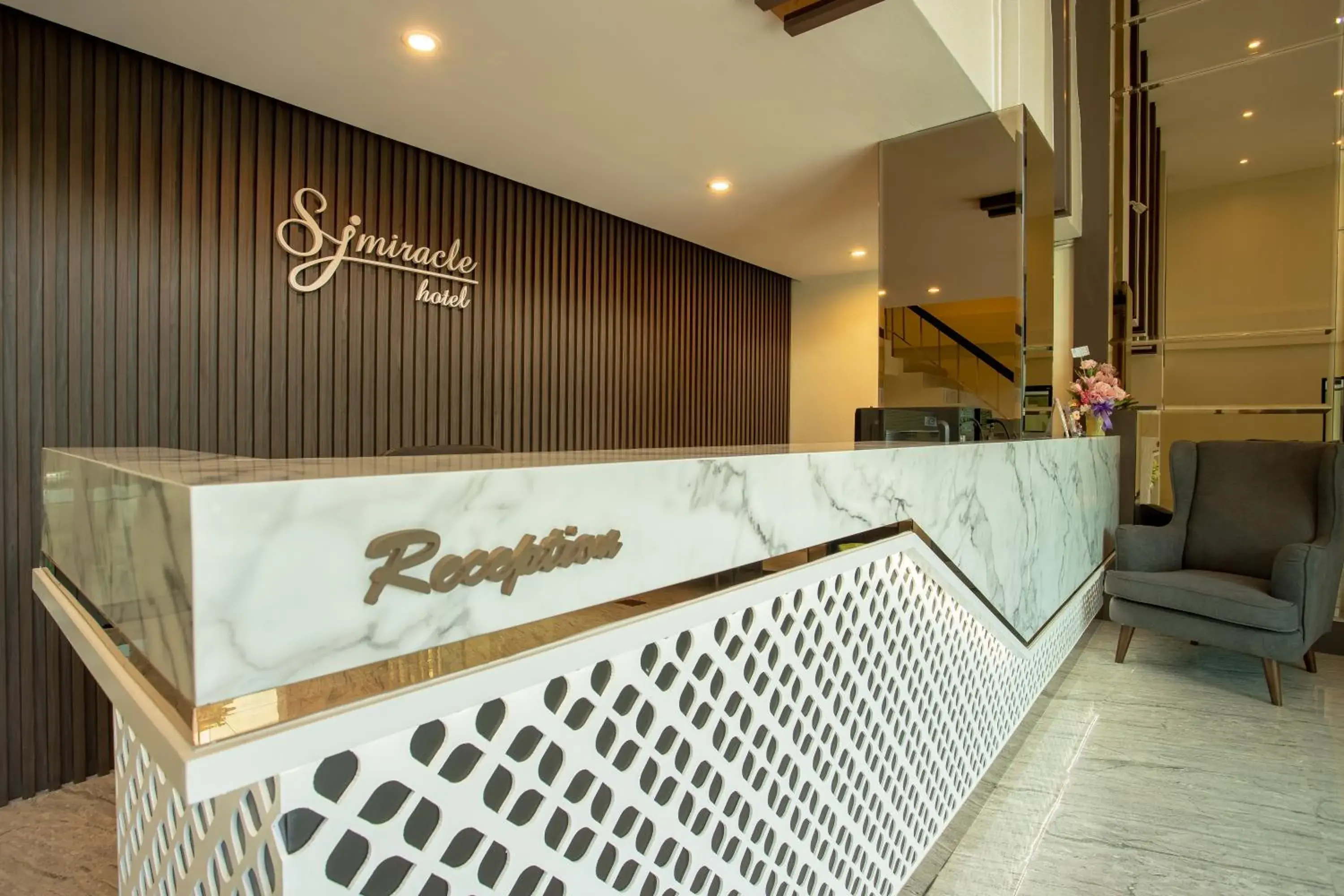Lobby or reception in SJ Miracle Hotel Lobby or reception in SJ Miracle Hotel