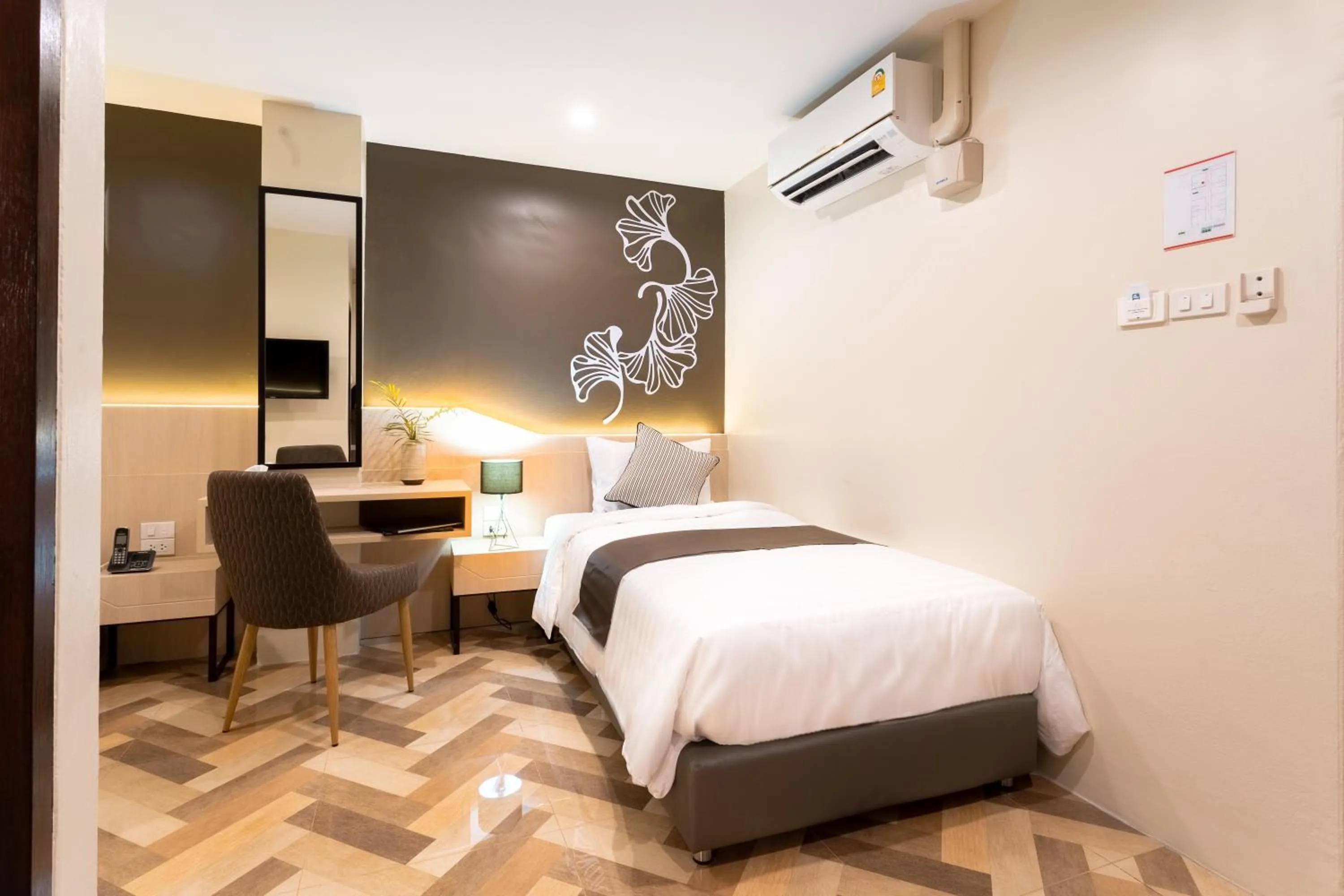 Bed in SJ Miracle Hotel