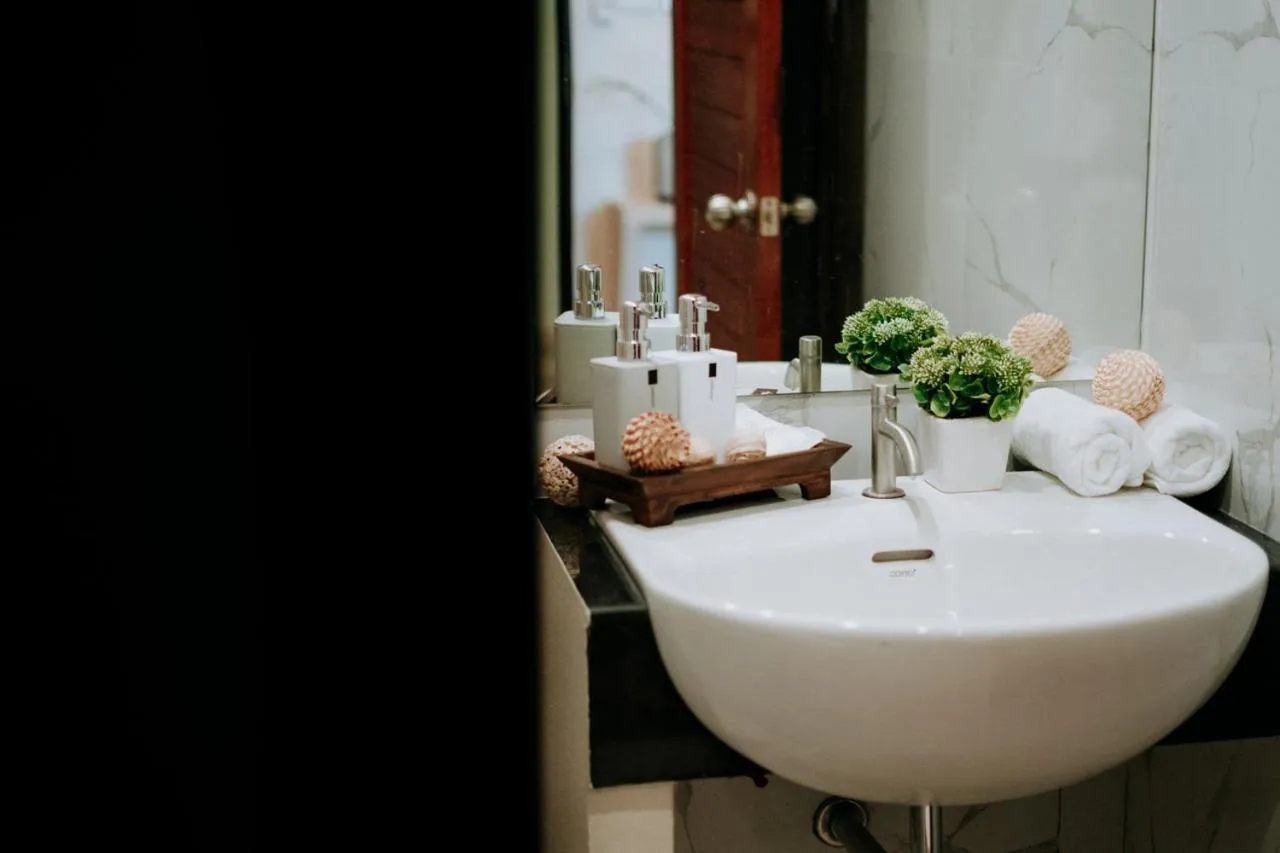 Bathroom in SJ Miracle Hotel