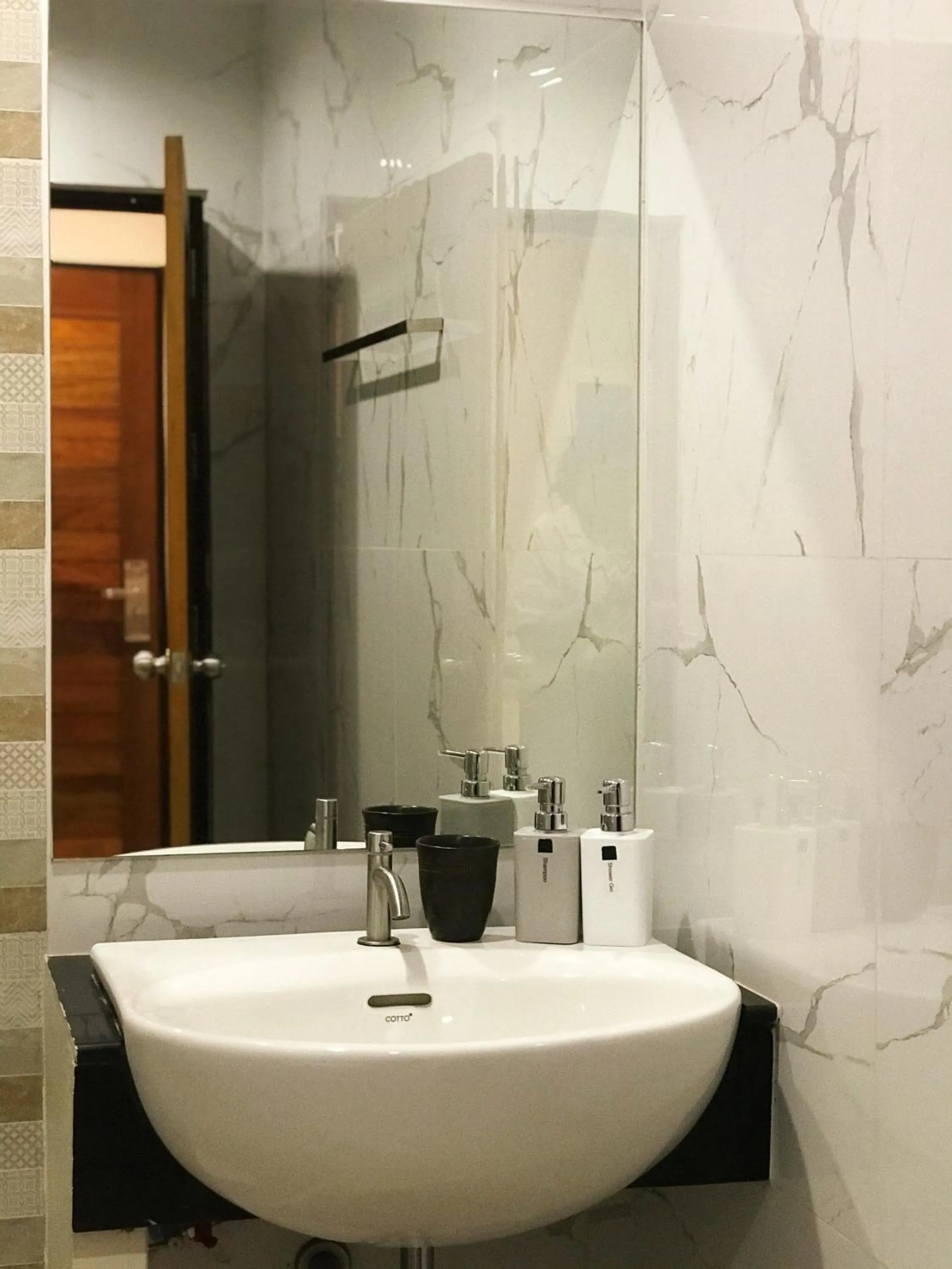 Bathroom in SJ Miracle Hotel