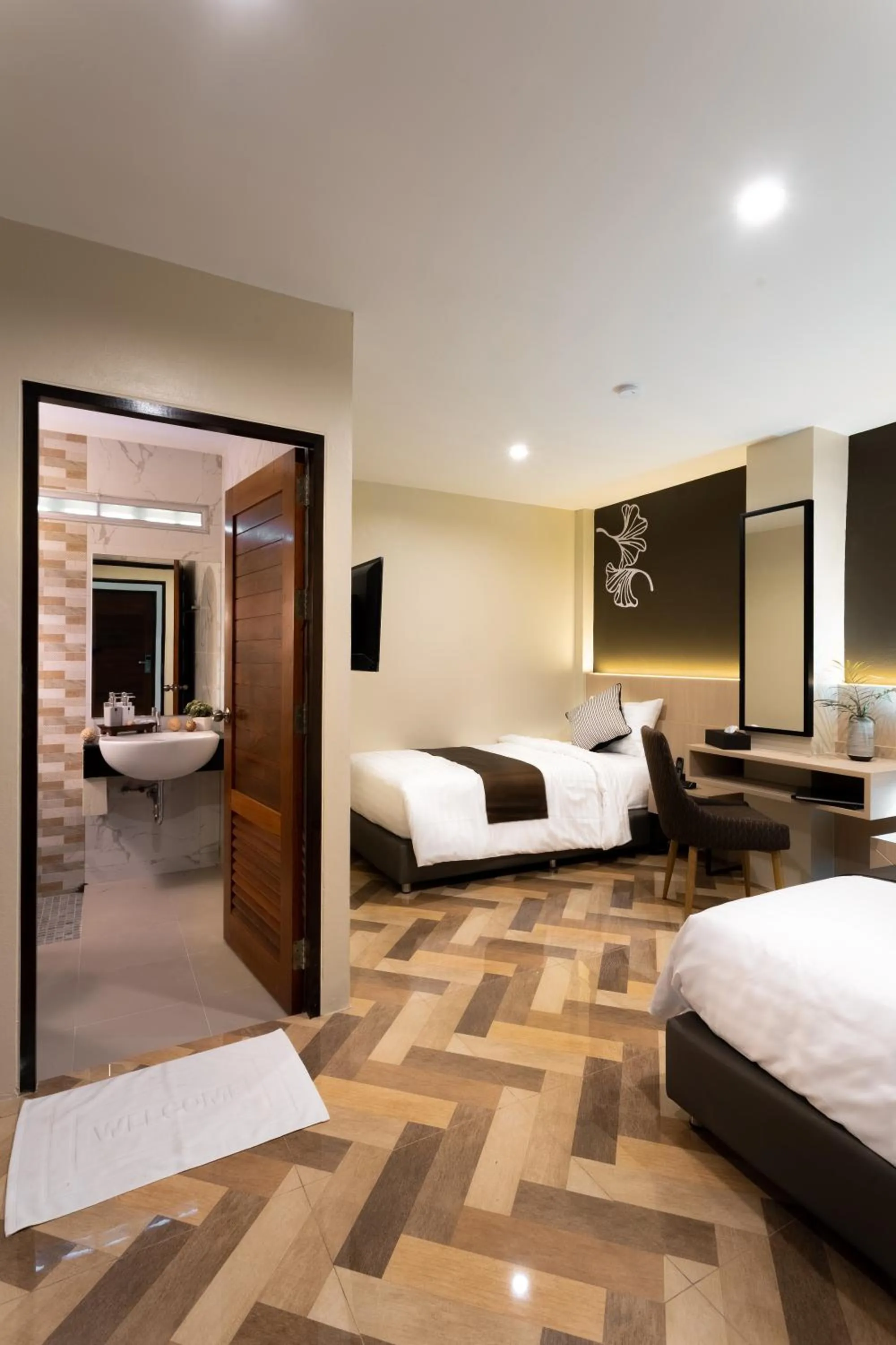 Bedroom, Bed in SJ Miracle Hotel