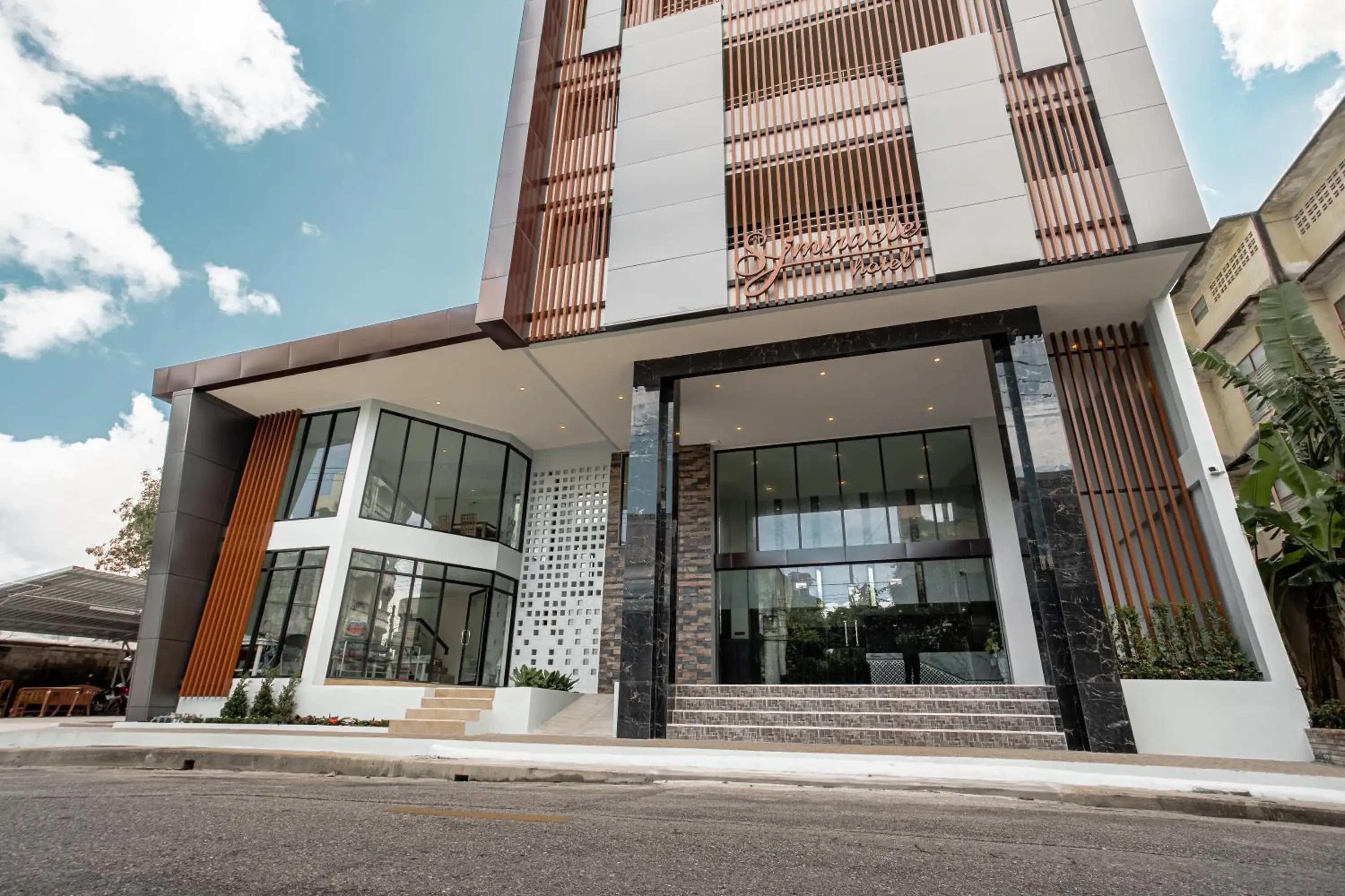 Property building in SJ Miracle Hotel Property building in SJ Miracle Hotel