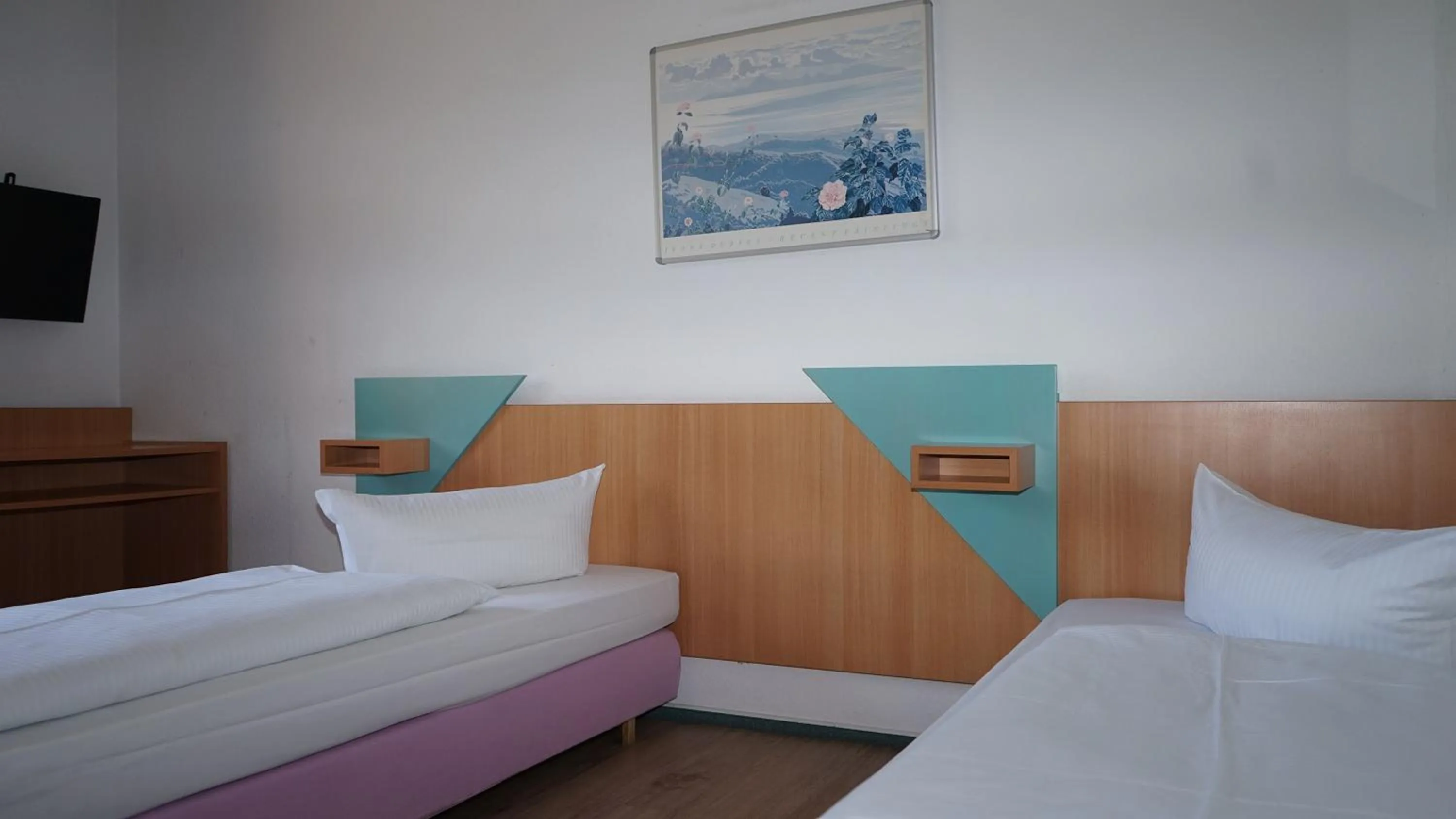 Photo of the whole room, Bed in ITM Entrée Glinde Restaurant & Tagungshotel