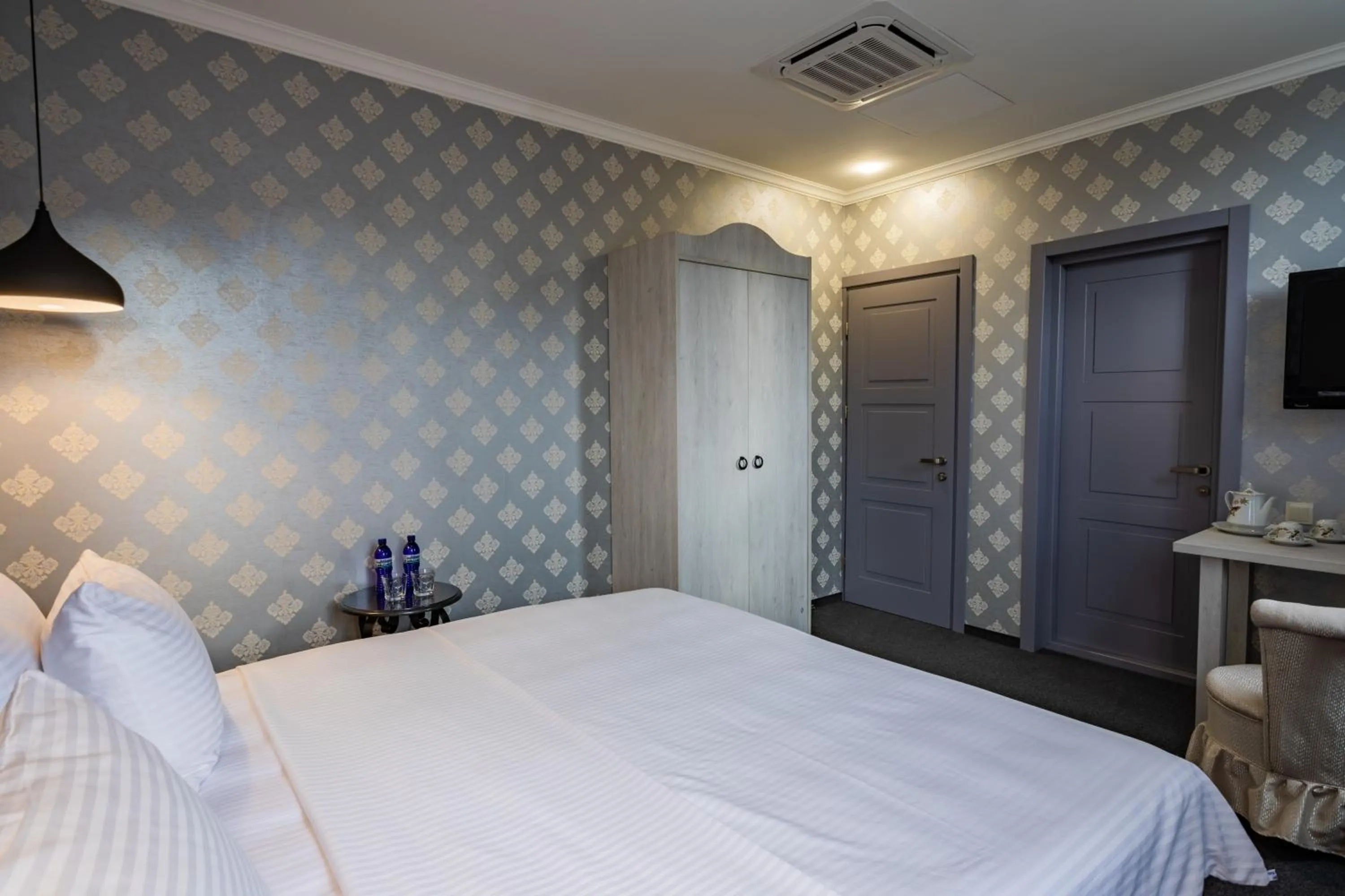 Bed in Hotel Day Inn