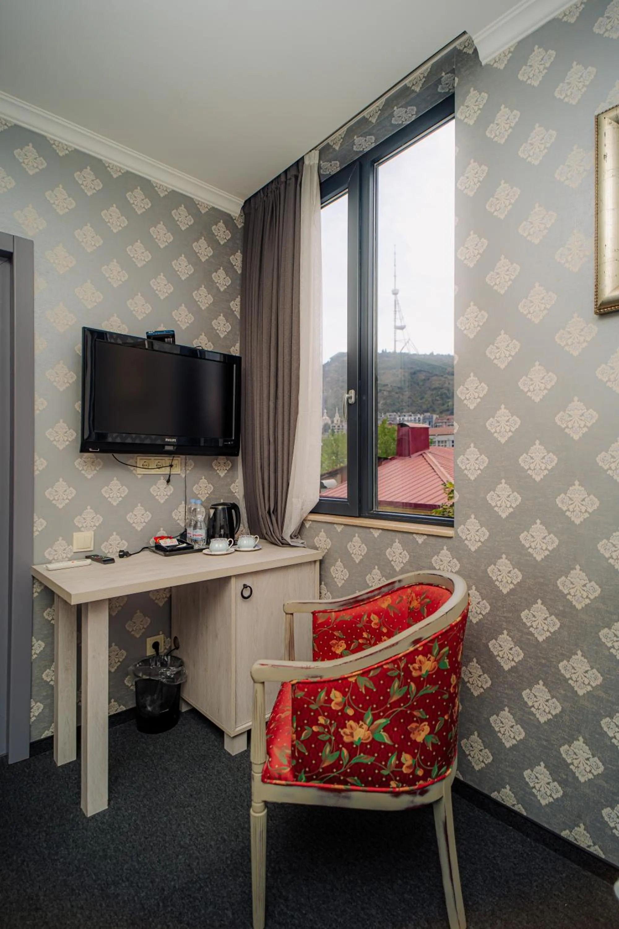 TV and multimedia in Hotel Day Inn