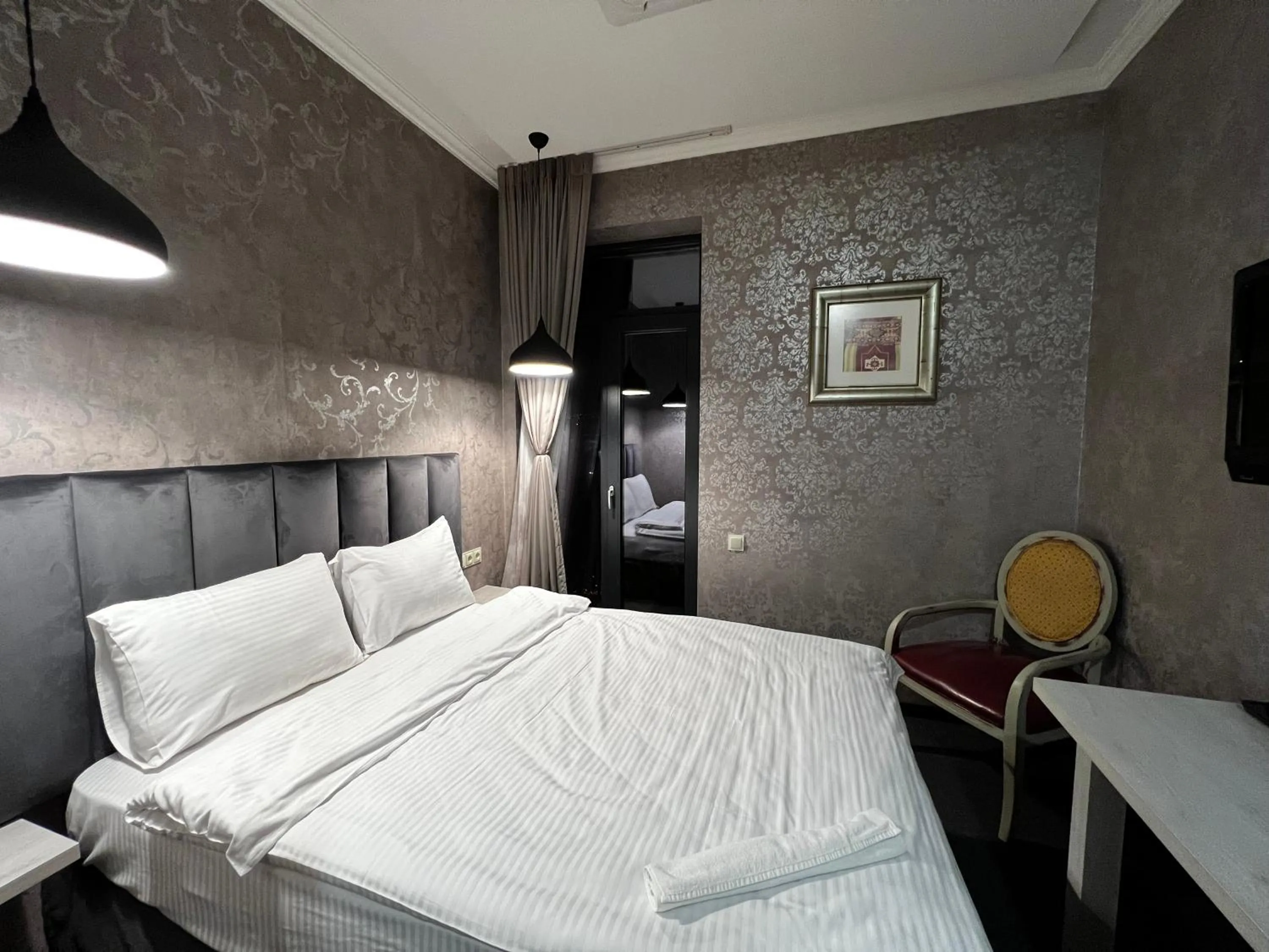 Bedroom, Bed in Hotel Day Inn