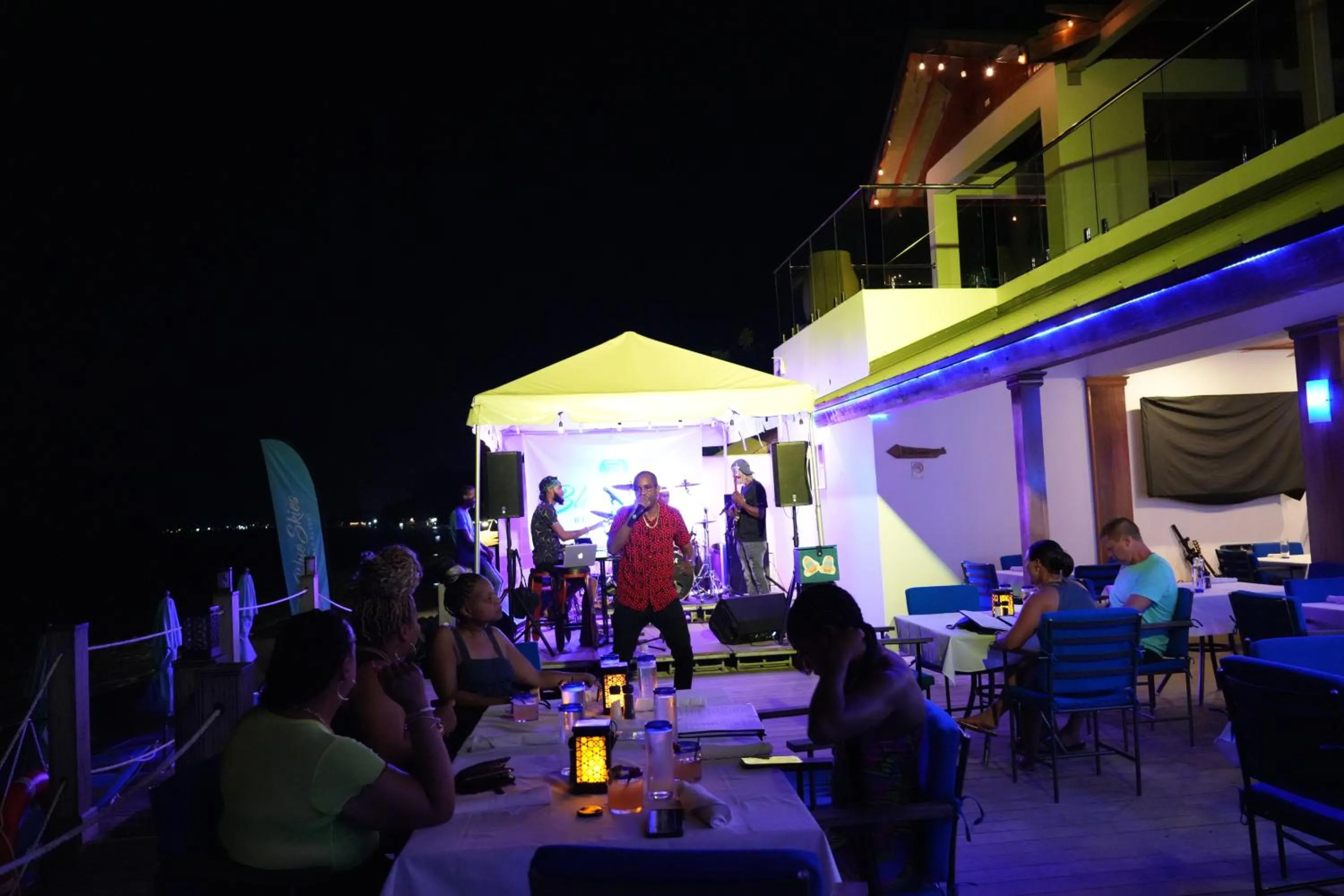 Restaurant/places to eat in Blue Skies Beach Resort