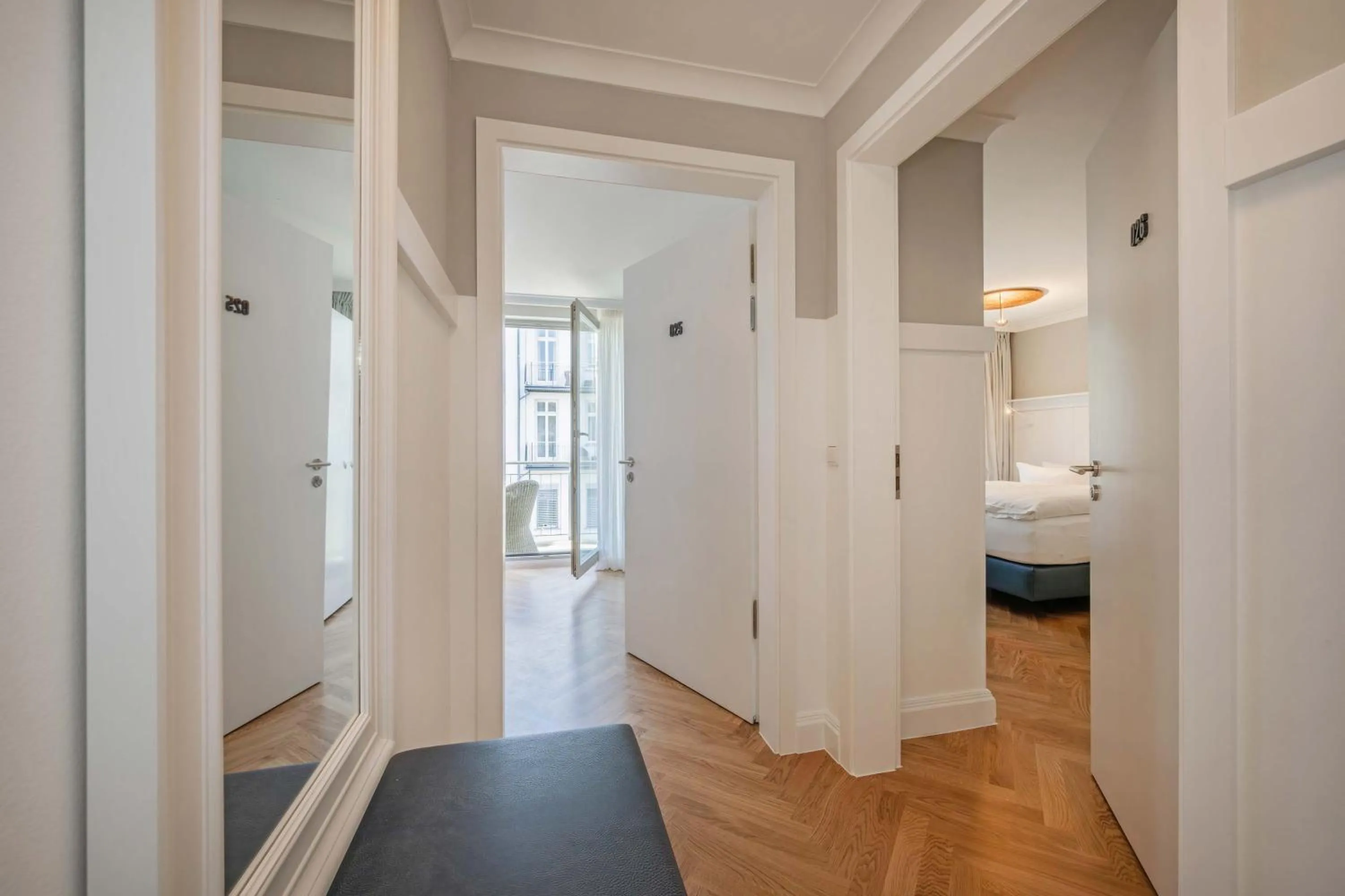 Photo of the whole room, Bed in Strandhotel Heringsdorf mit Soleaußenpool 30 Grad