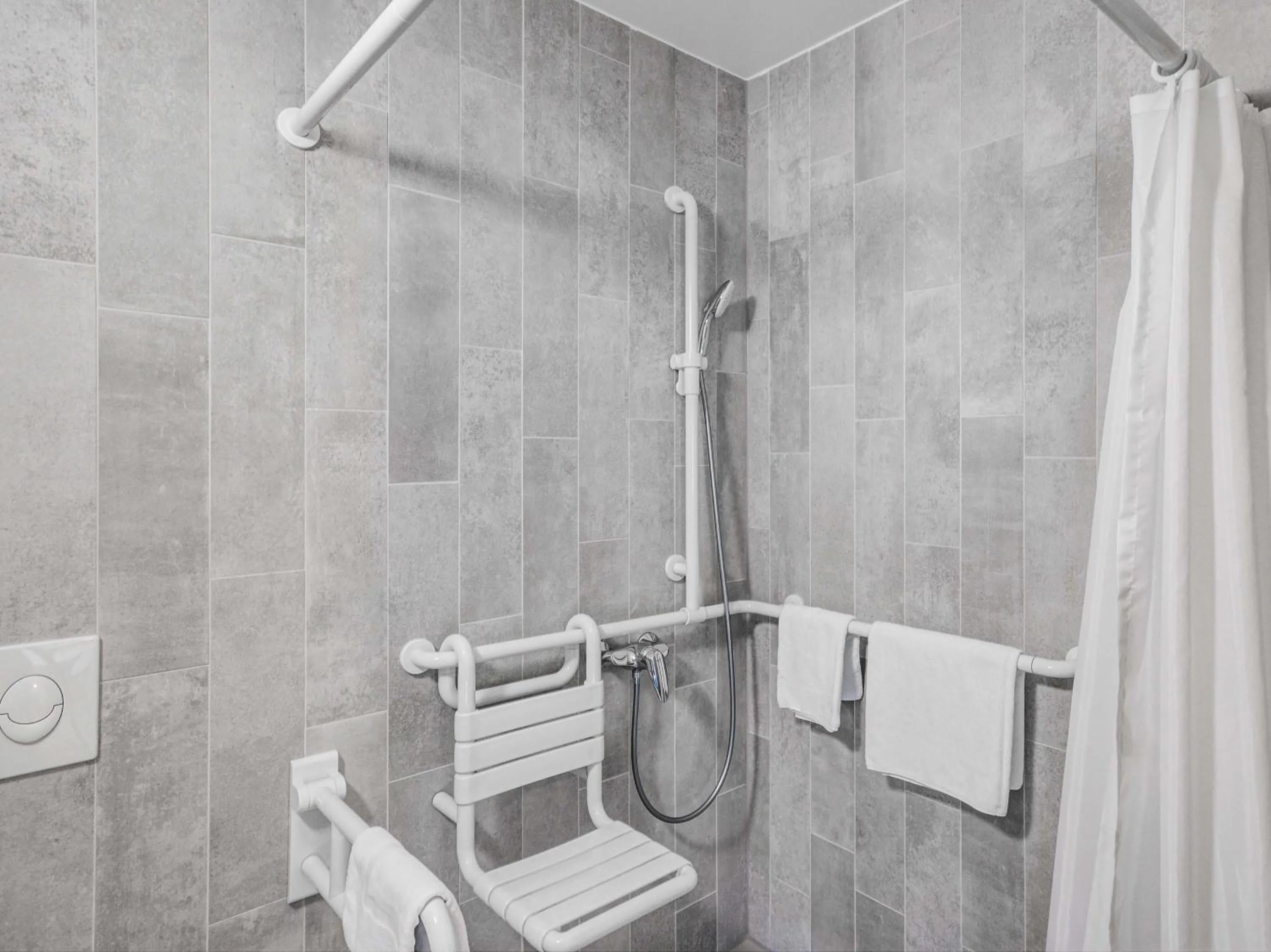 Shower in B&B HOTEL Kassel-Lohfelden