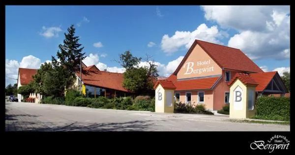 Facade/entrance in Hotel Bergwirt
