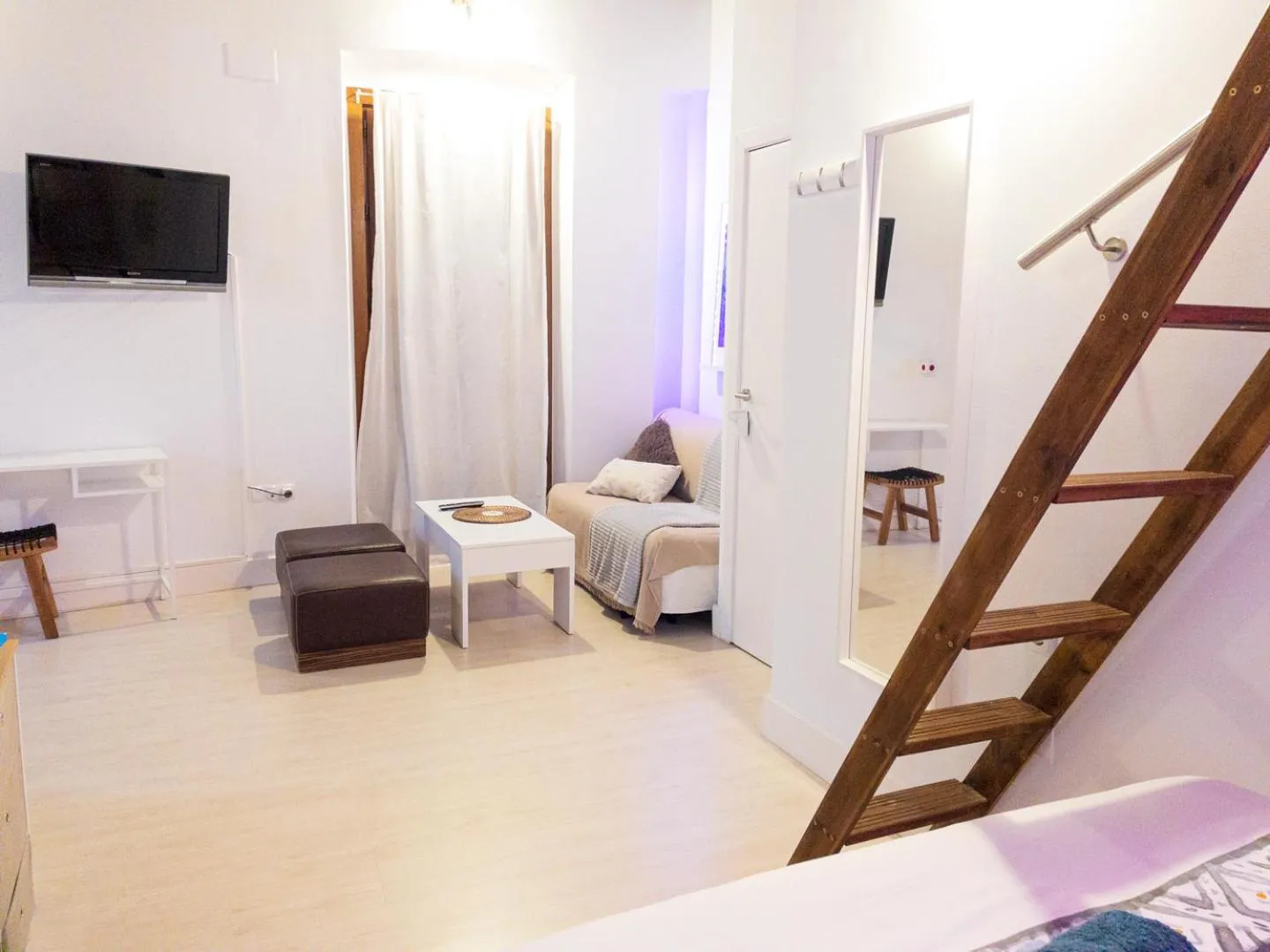Living room, Bed in Pasaje de Amores