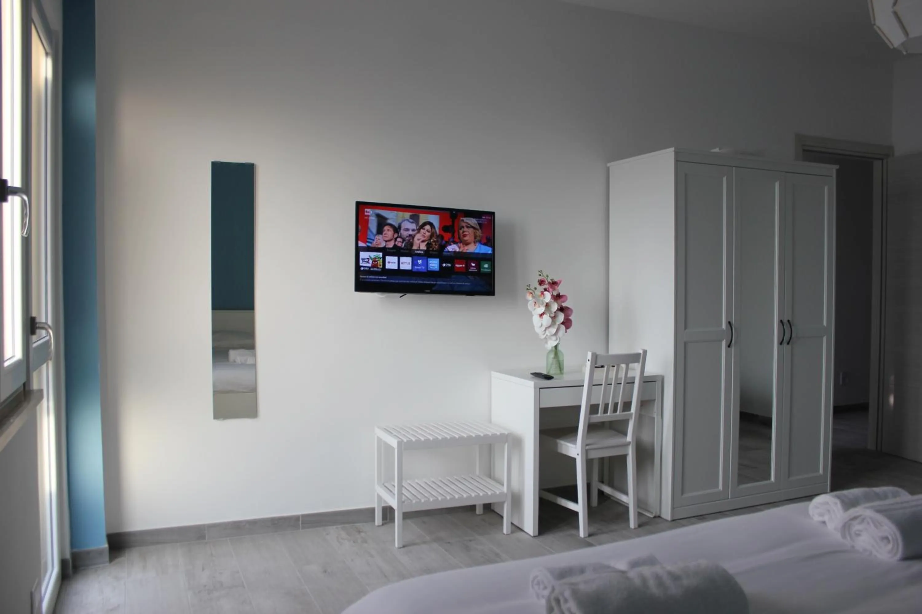 Triple Room with Private Bathroom in Roman Sunrise Rooms