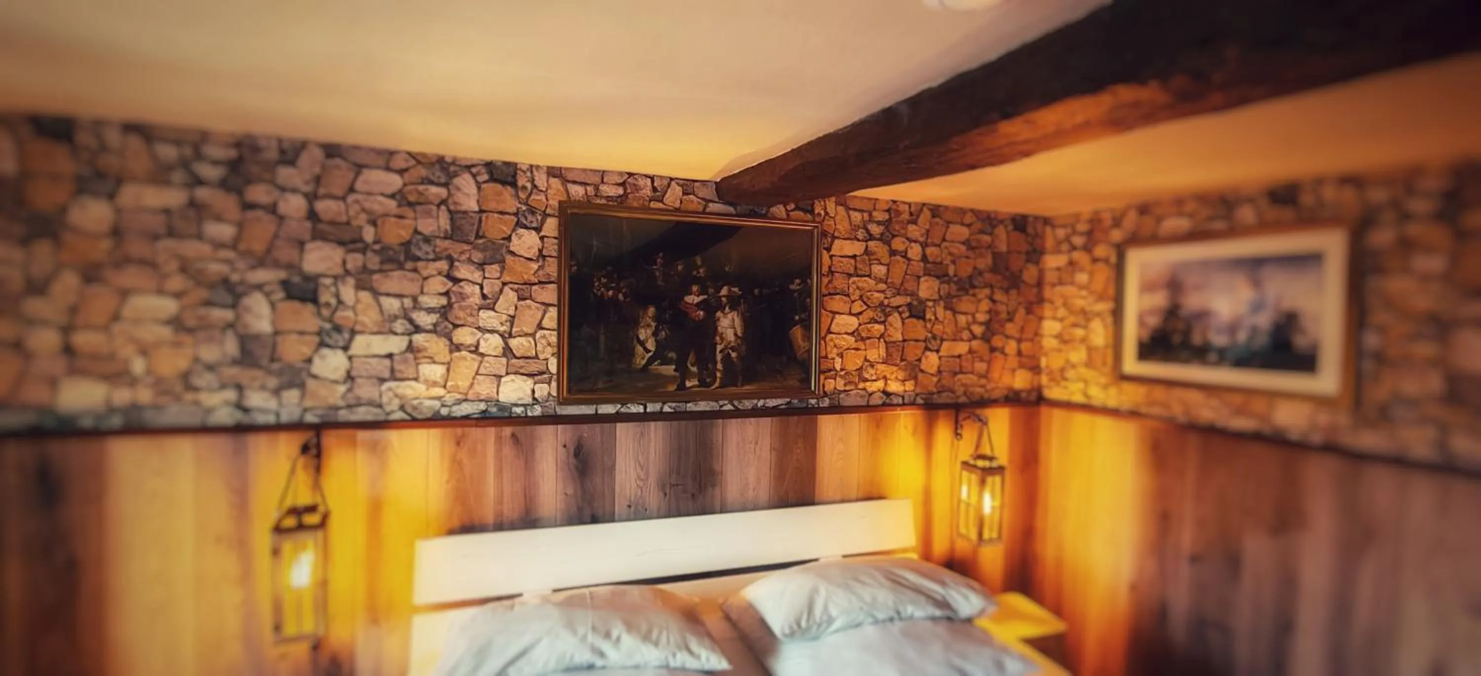 Photo of the whole room, Bed in Roastineer Hotel