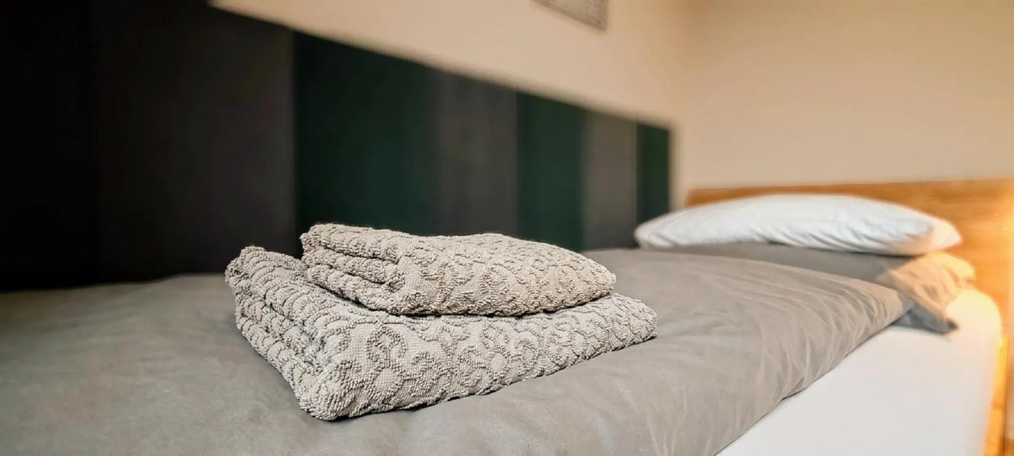 Bed in Roastineer Hotel