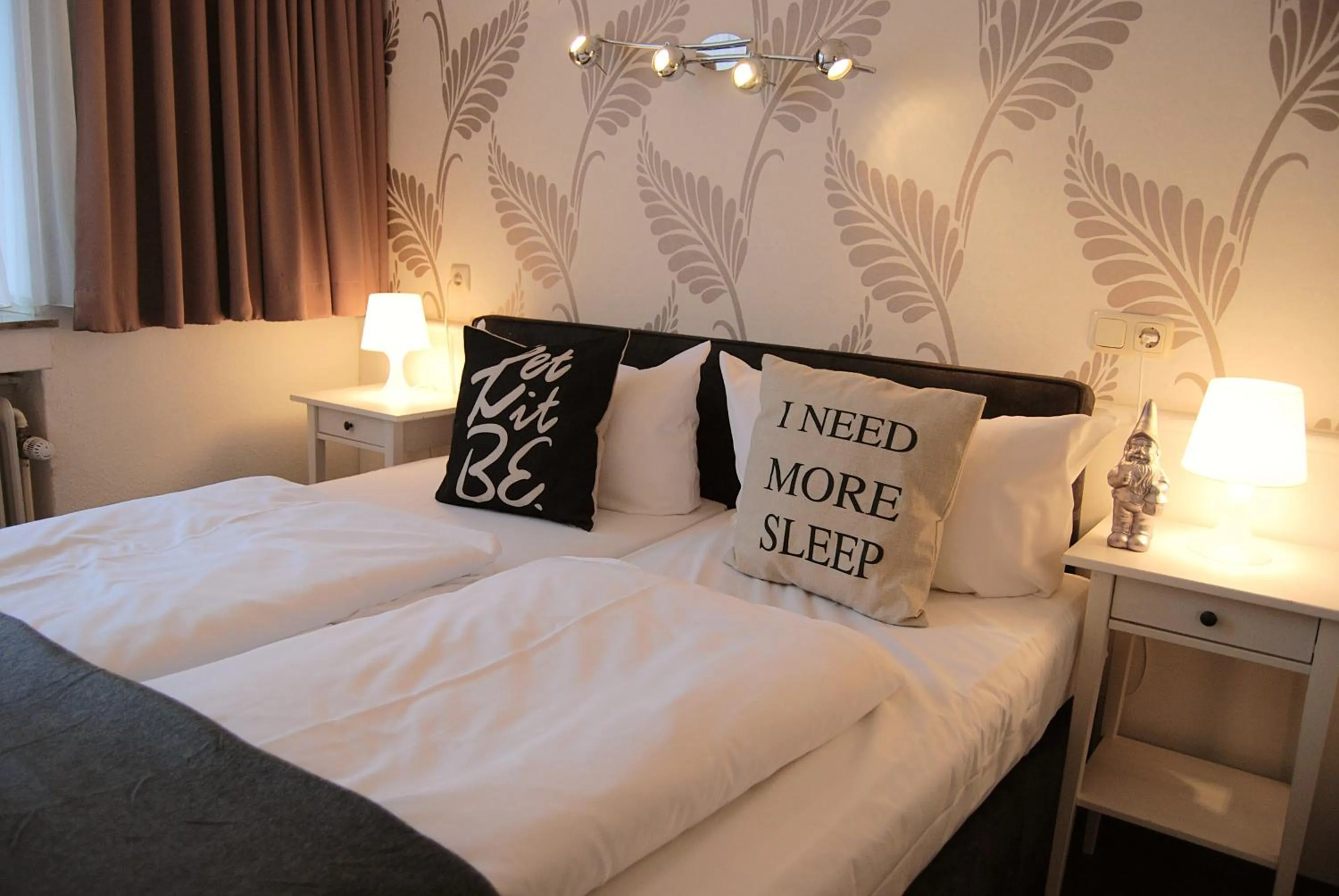 Bed in Hotel Krone Aachen | City-Eurogress