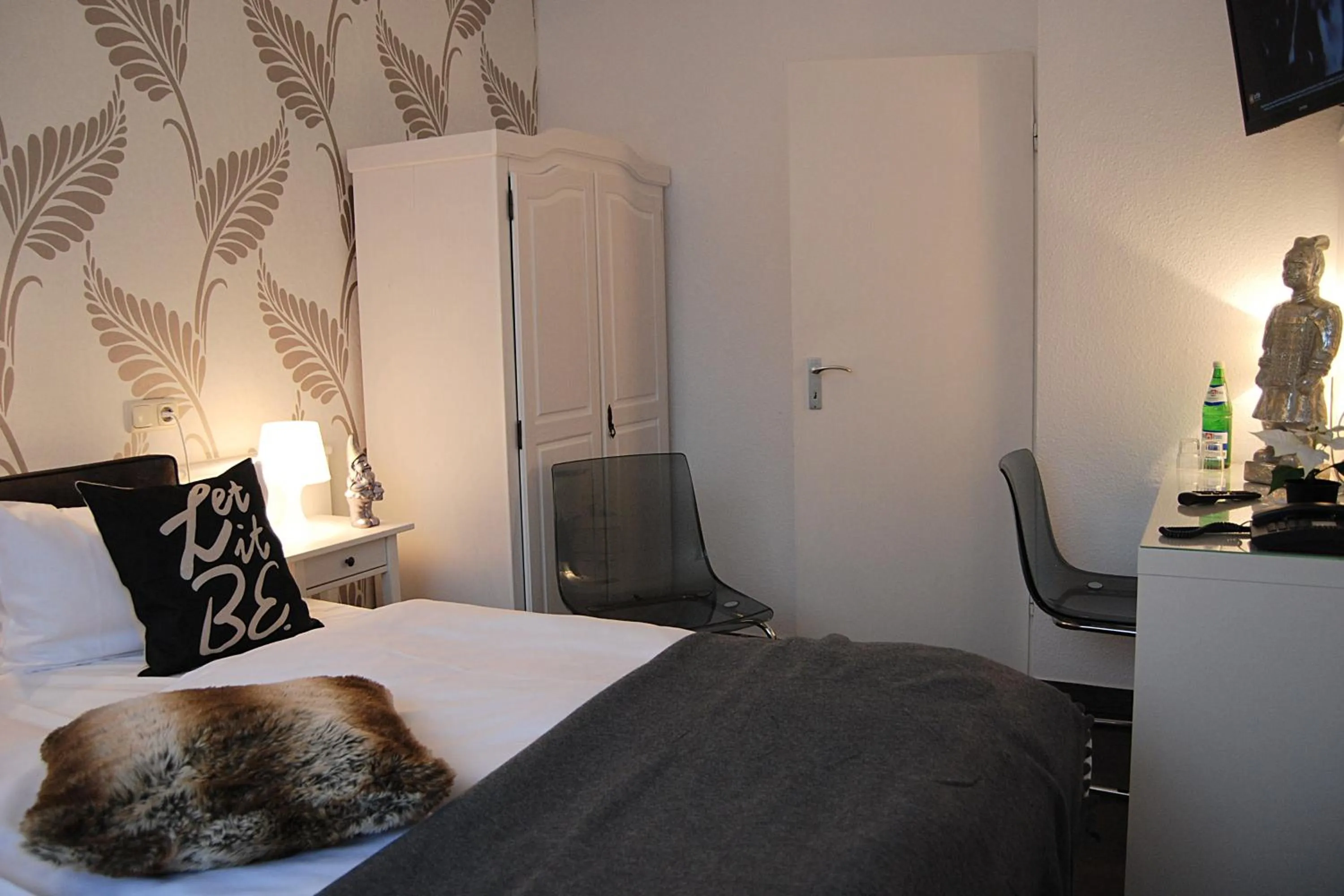 Photo of the whole room, Bed in Hotel Krone Aachen | City-Eurogress