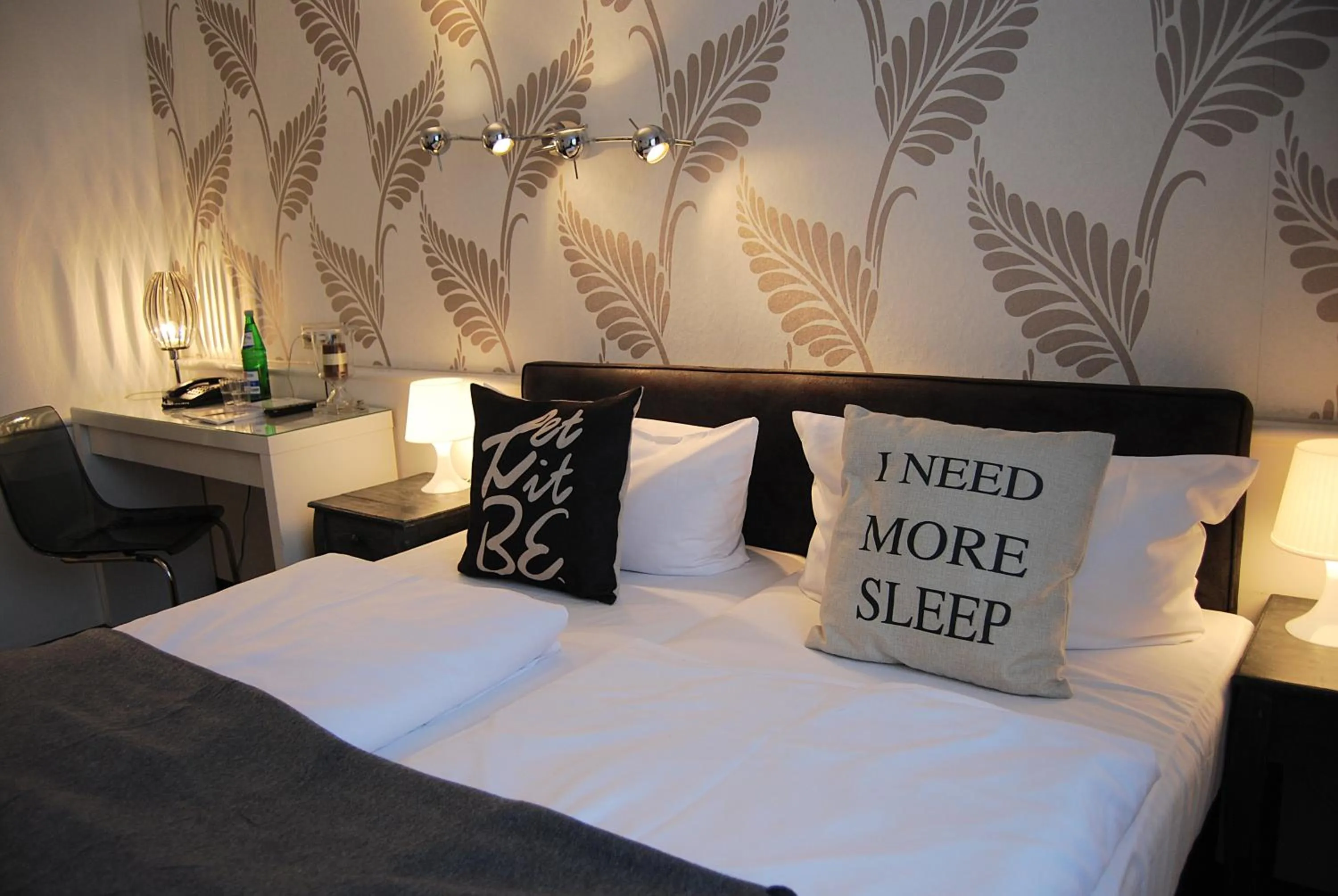 Bed in Hotel Krone Aachen | City-Eurogress