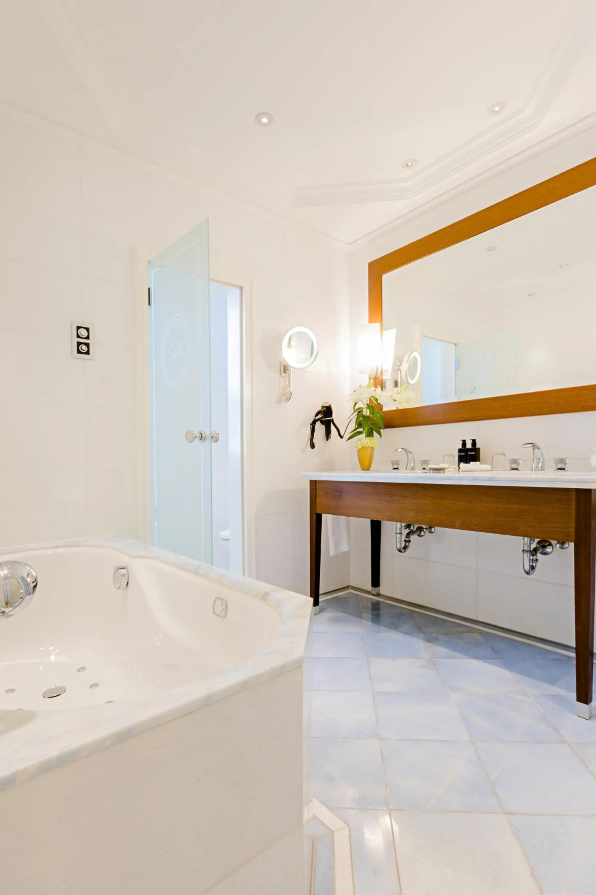 Bathroom in Excelsior Hotel Ernst am Dom