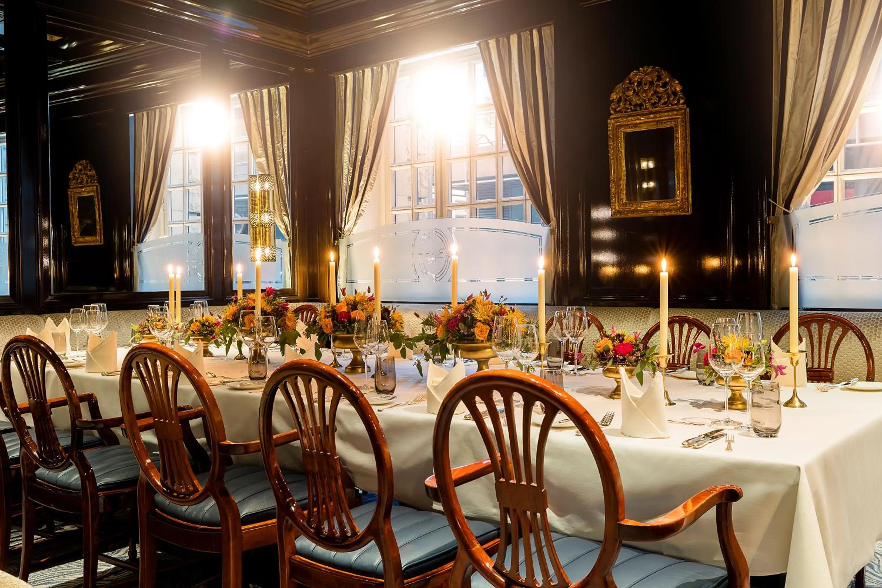 Restaurant/places to eat in Excelsior Hotel Ernst am Dom