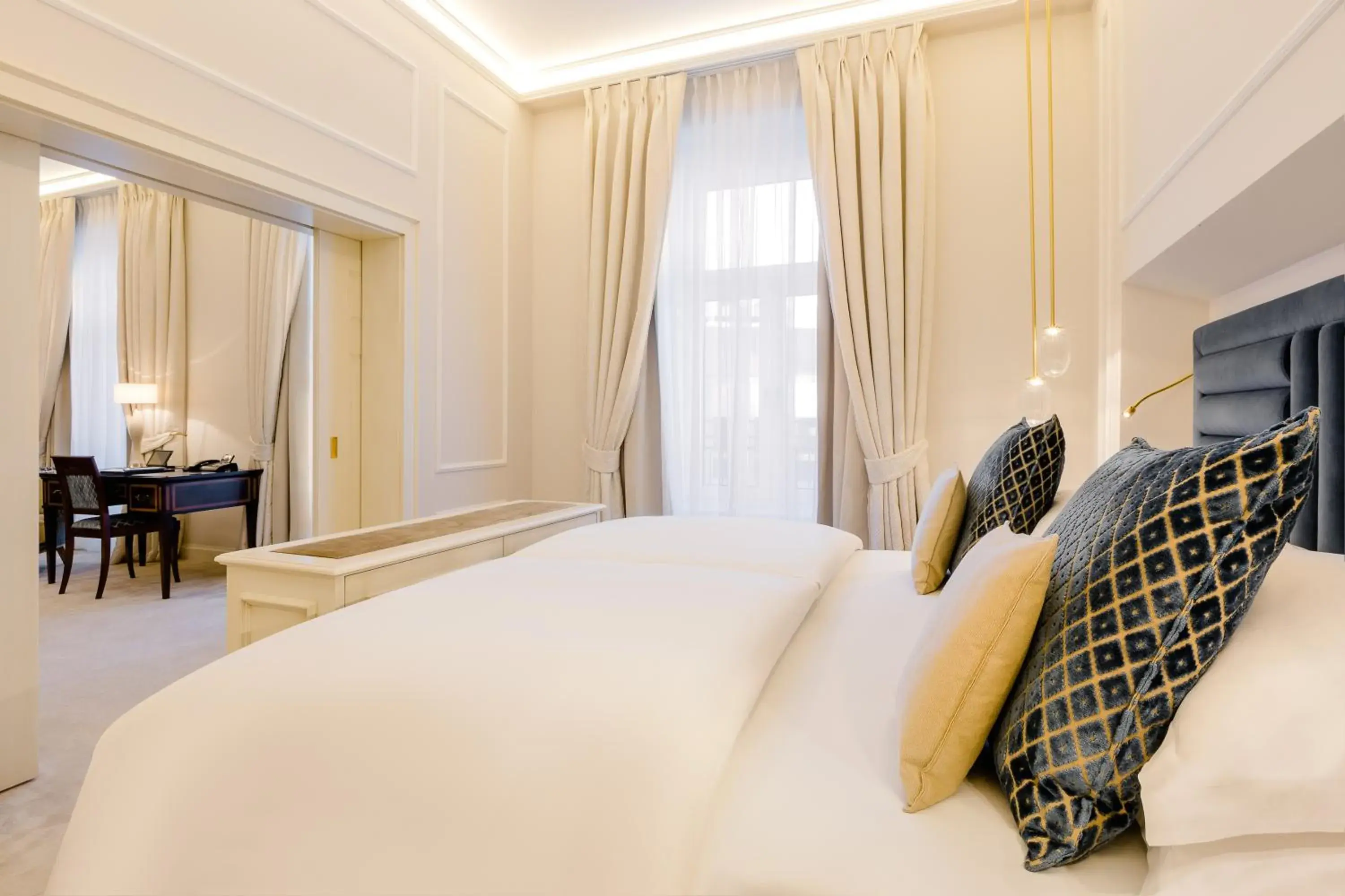 Bedroom, Bed in Excelsior Hotel Ernst am Dom Bedroom, Bed in Excelsior Hotel Ernst am Dom