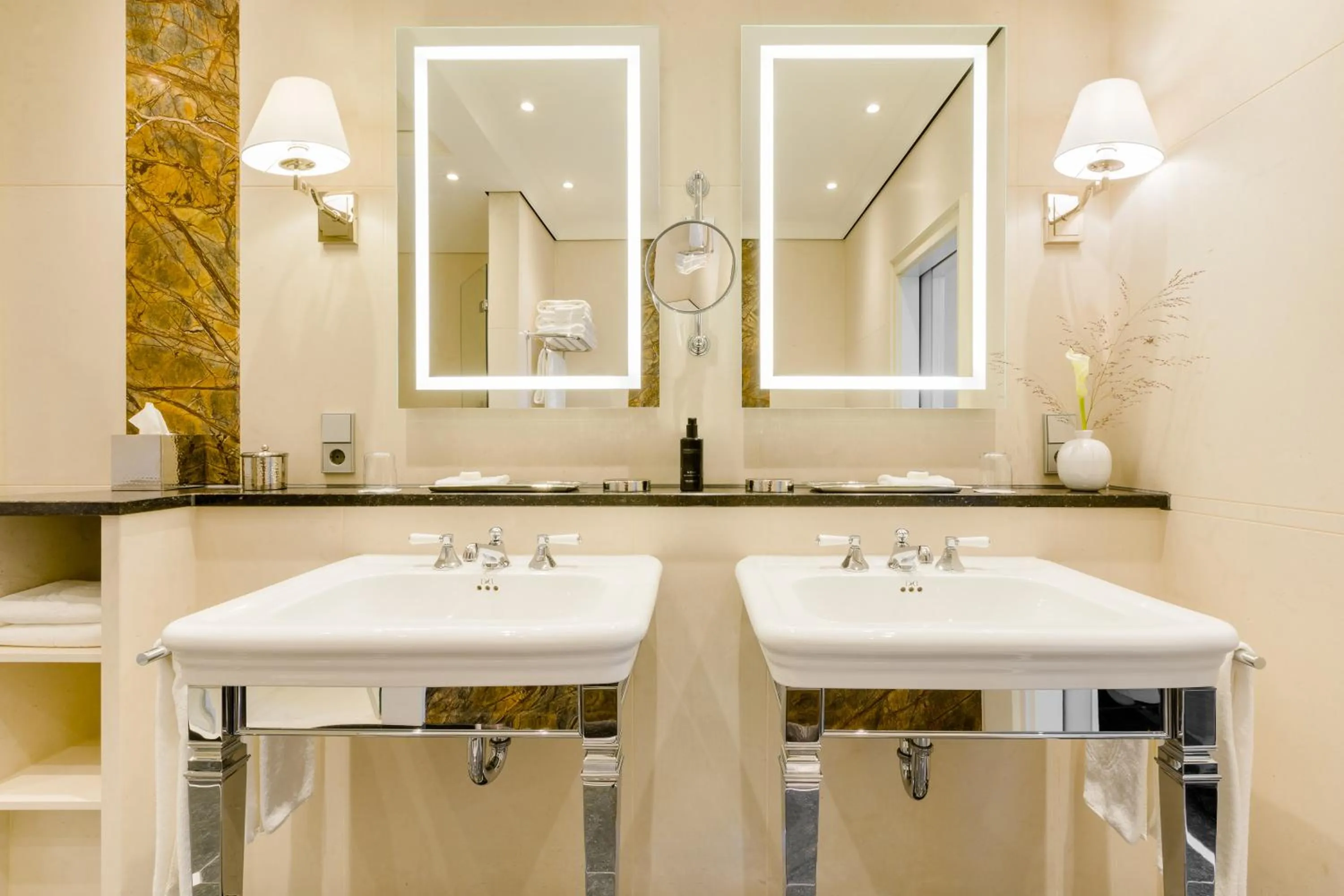 Bathroom in Excelsior Hotel Ernst am Dom