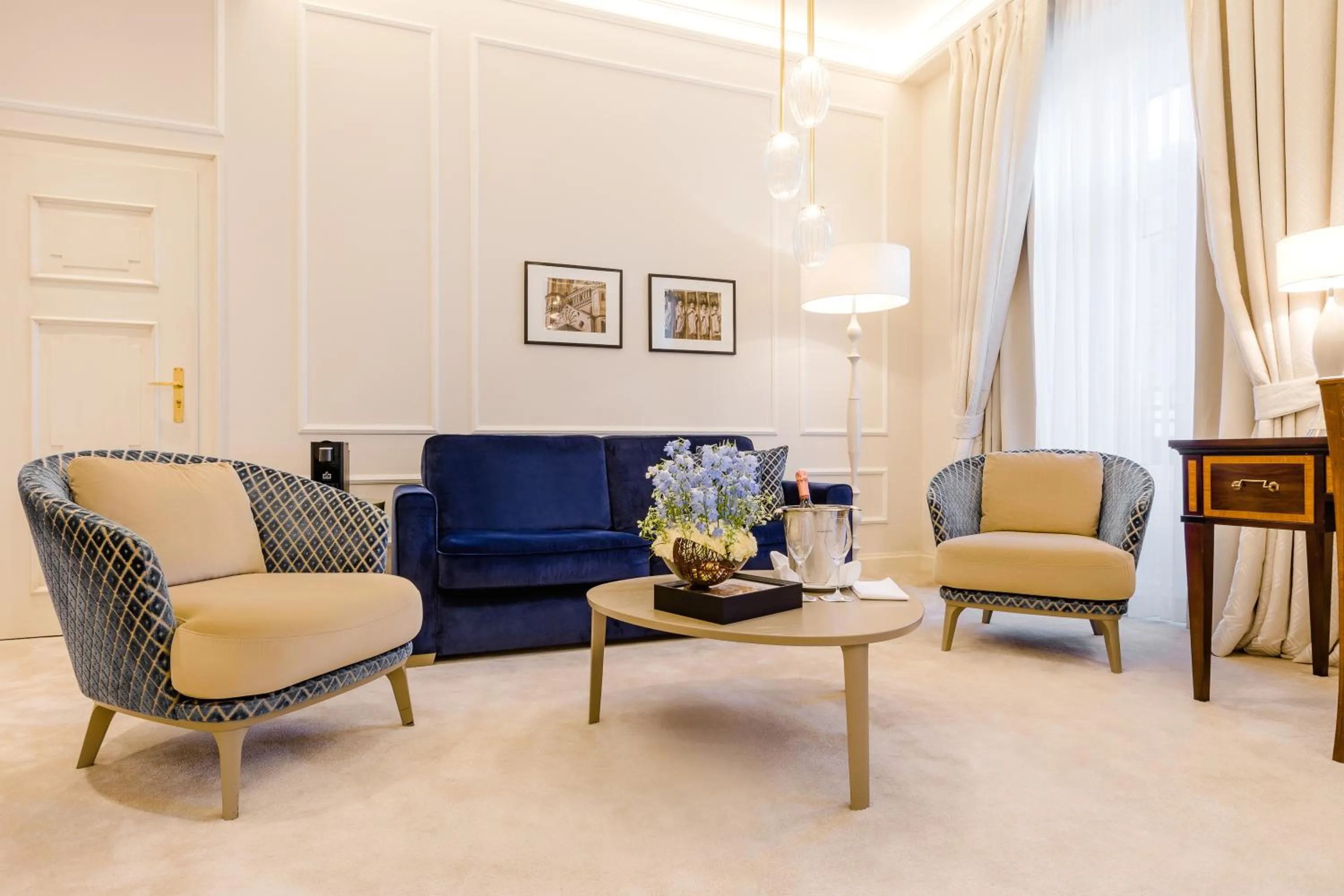 Living room in Excelsior Hotel Ernst am Dom