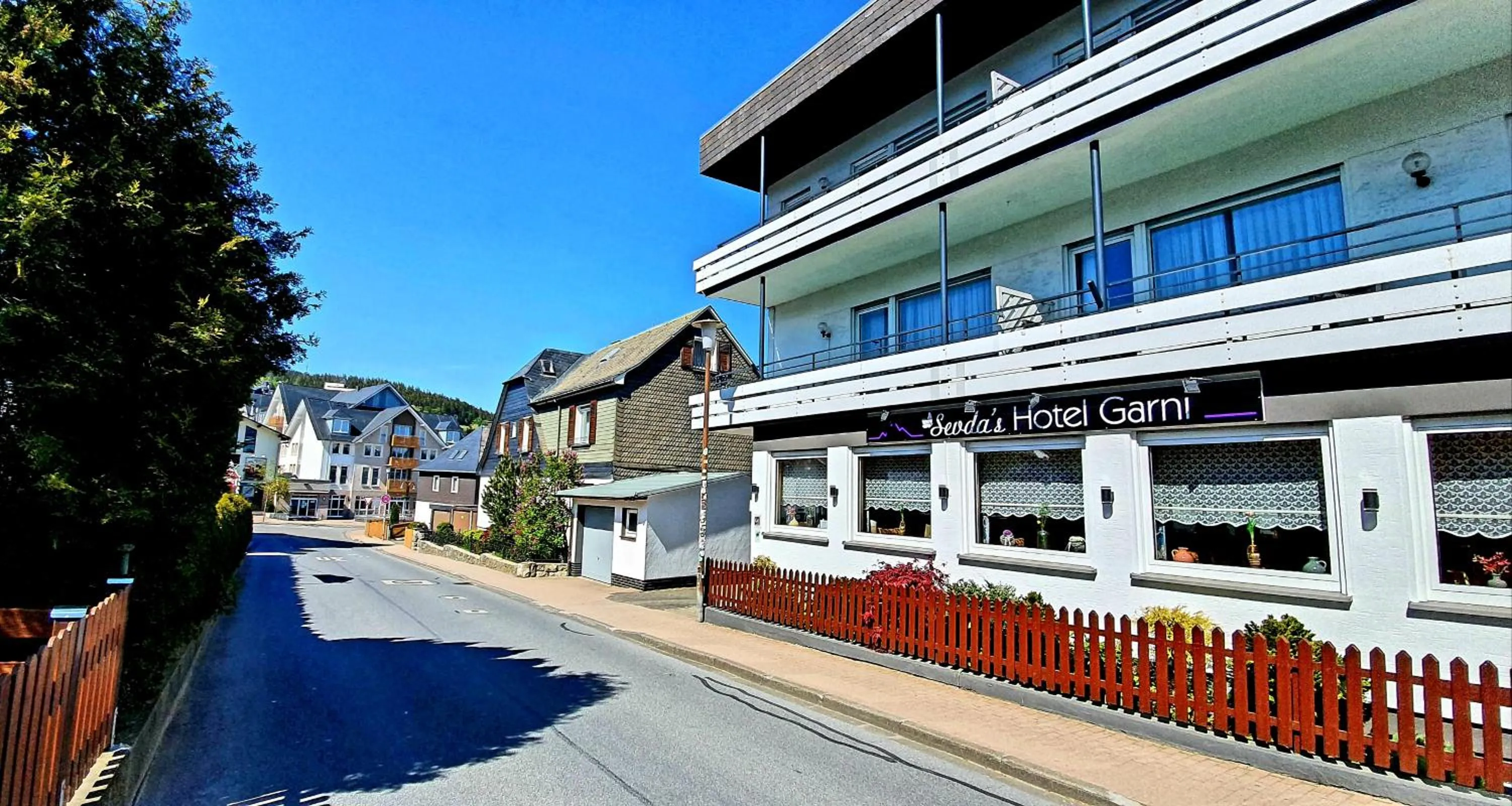 Property building in Sevda's Hotel Garni Weinforth