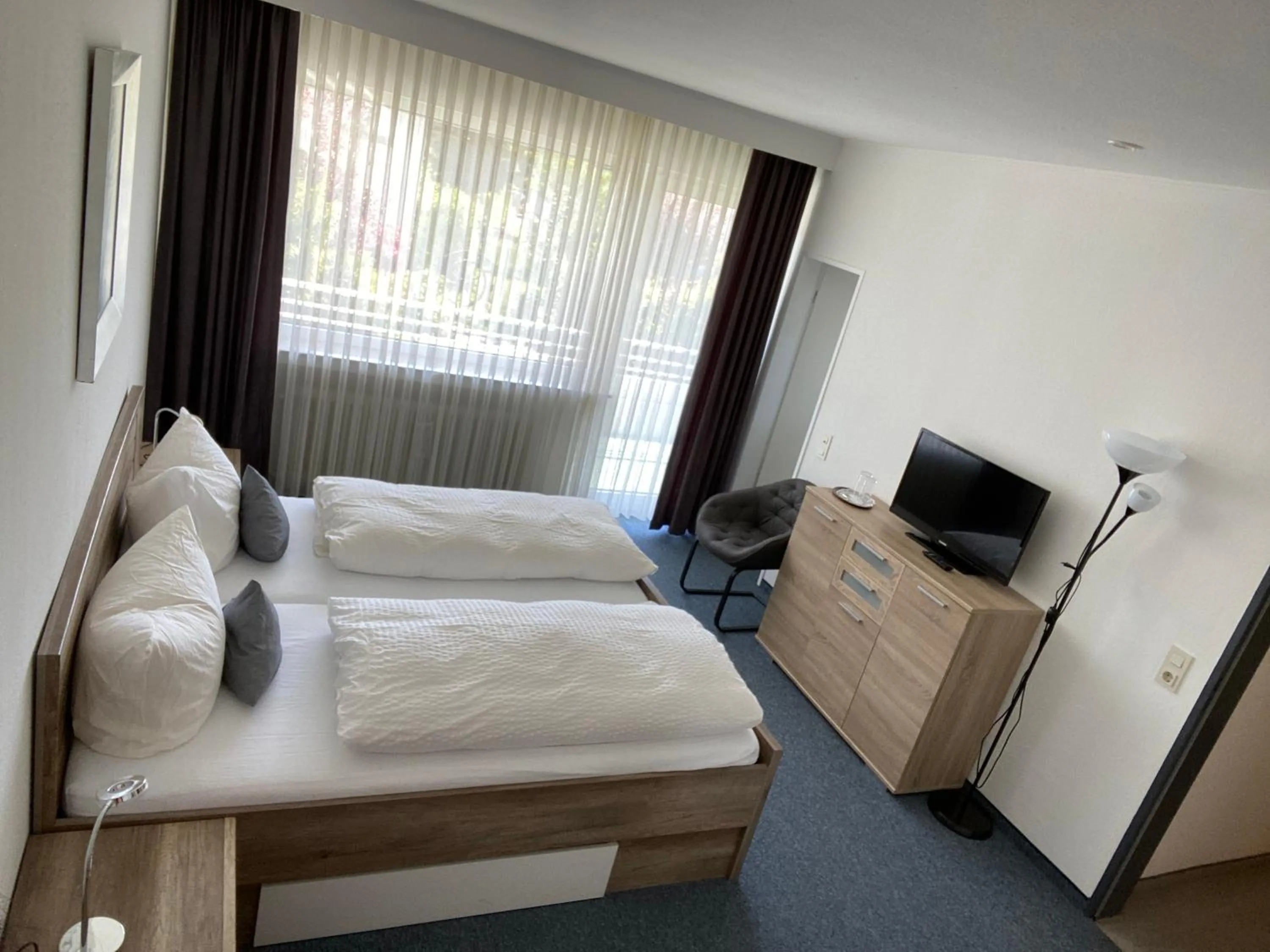 Bed in Sevda's Hotel Garni Weinforth