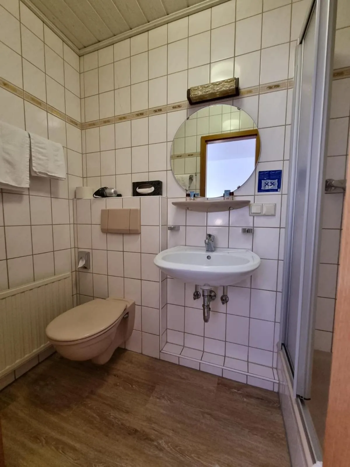 Bathroom in Sevda's Hotel Garni Weinforth