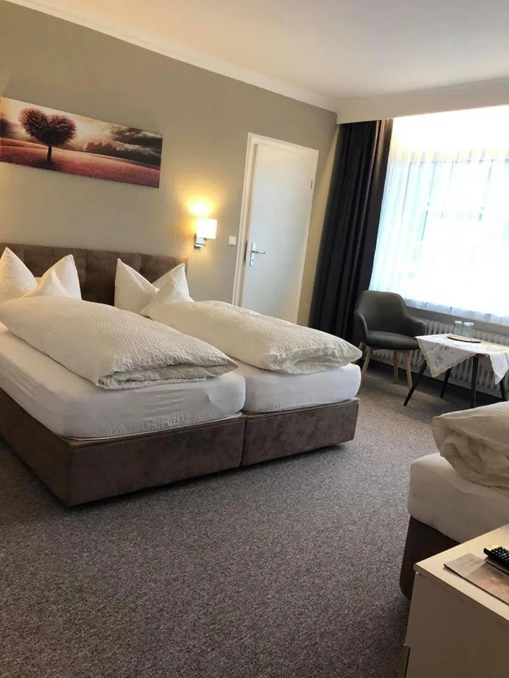 Photo of the whole room, Bed in Sevda's Hotel Garni Weinforth