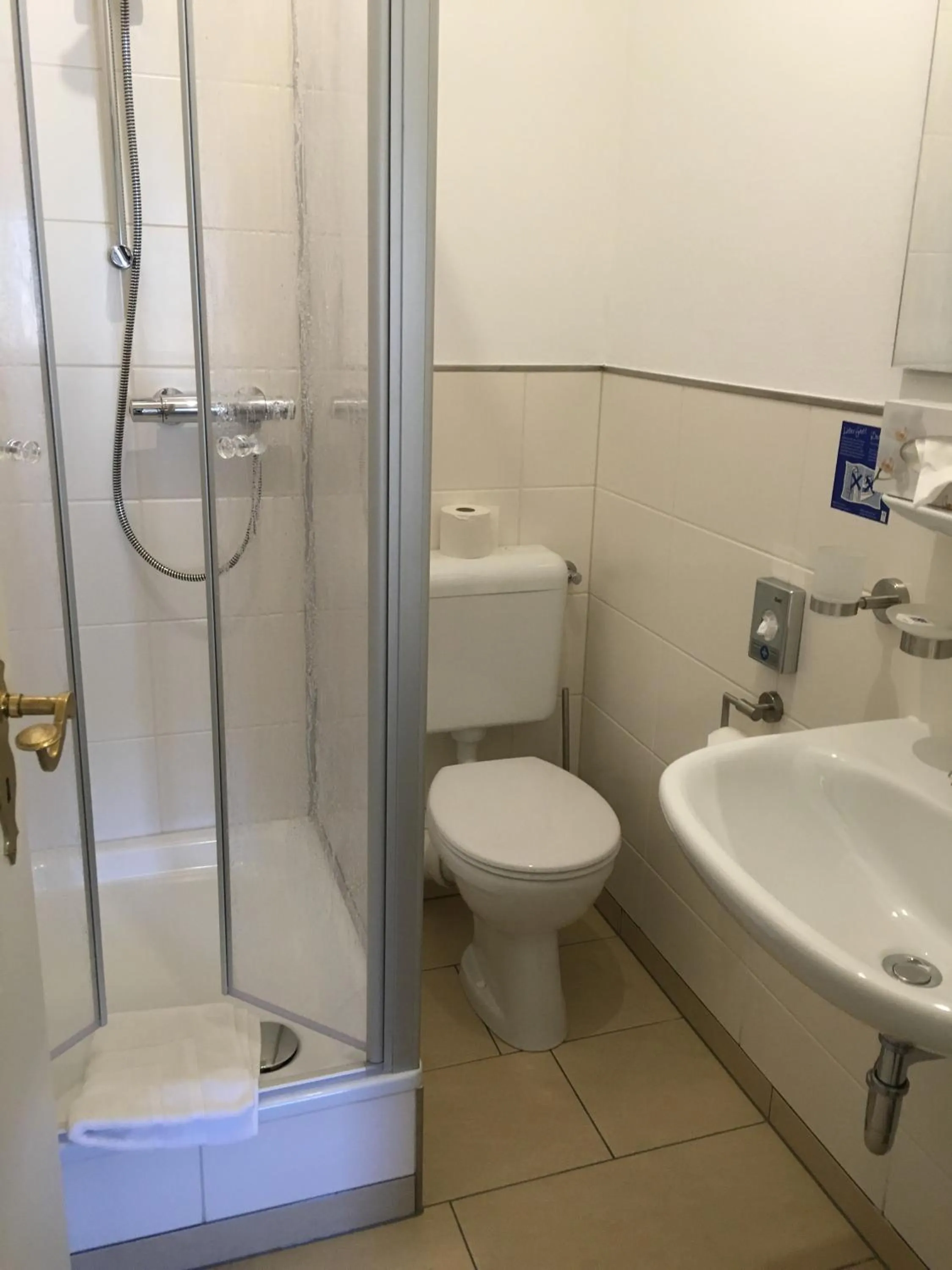 Bathroom in Sevda's Hotel Garni Weinforth