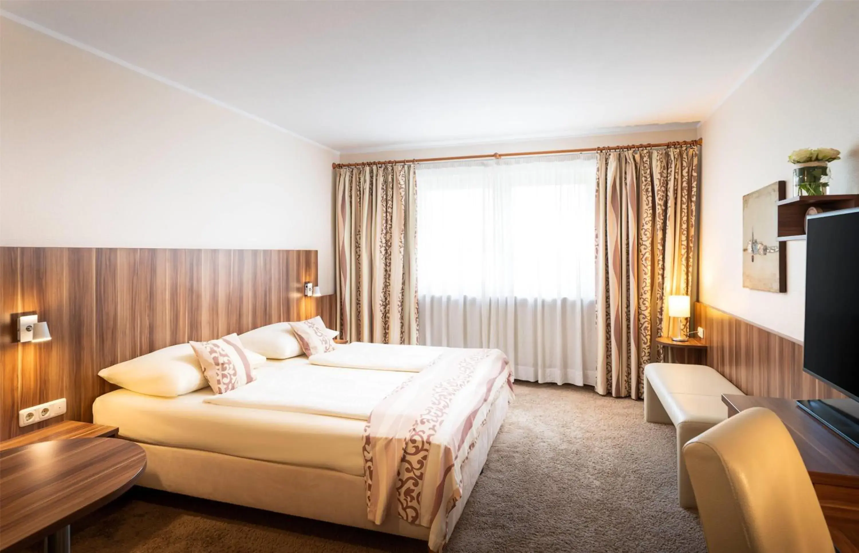 Photo of the whole room, Bed in QU Hotel, Trademark Collection by Wyndham Photo of the whole room, Bed in QU Hotel, Trademark Collection by Wyndham