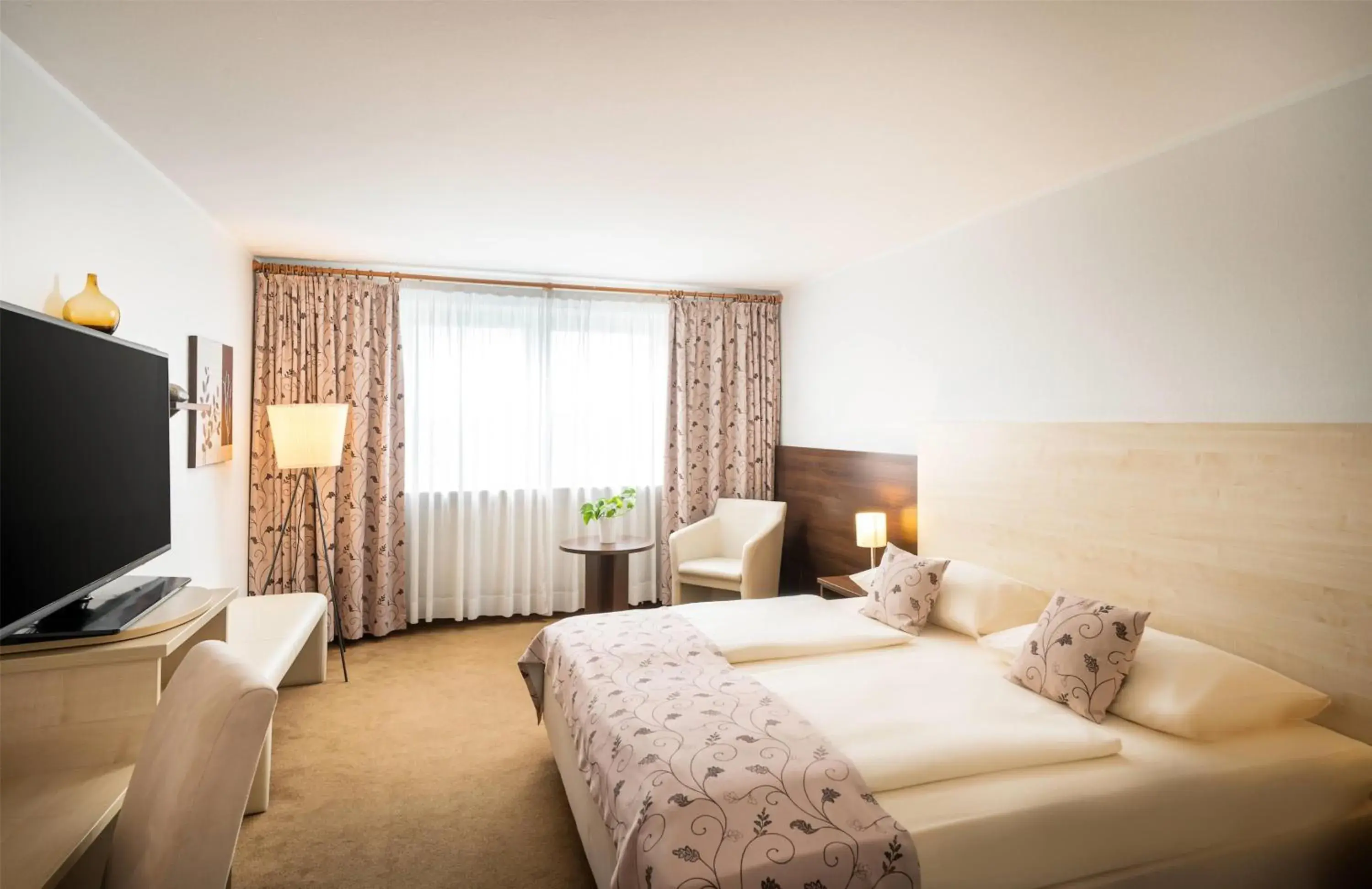 Photo of the whole room, Bed in QU Hotel, Trademark Collection by Wyndham Photo of the whole room, Bed in QU Hotel, Trademark Collection by Wyndham