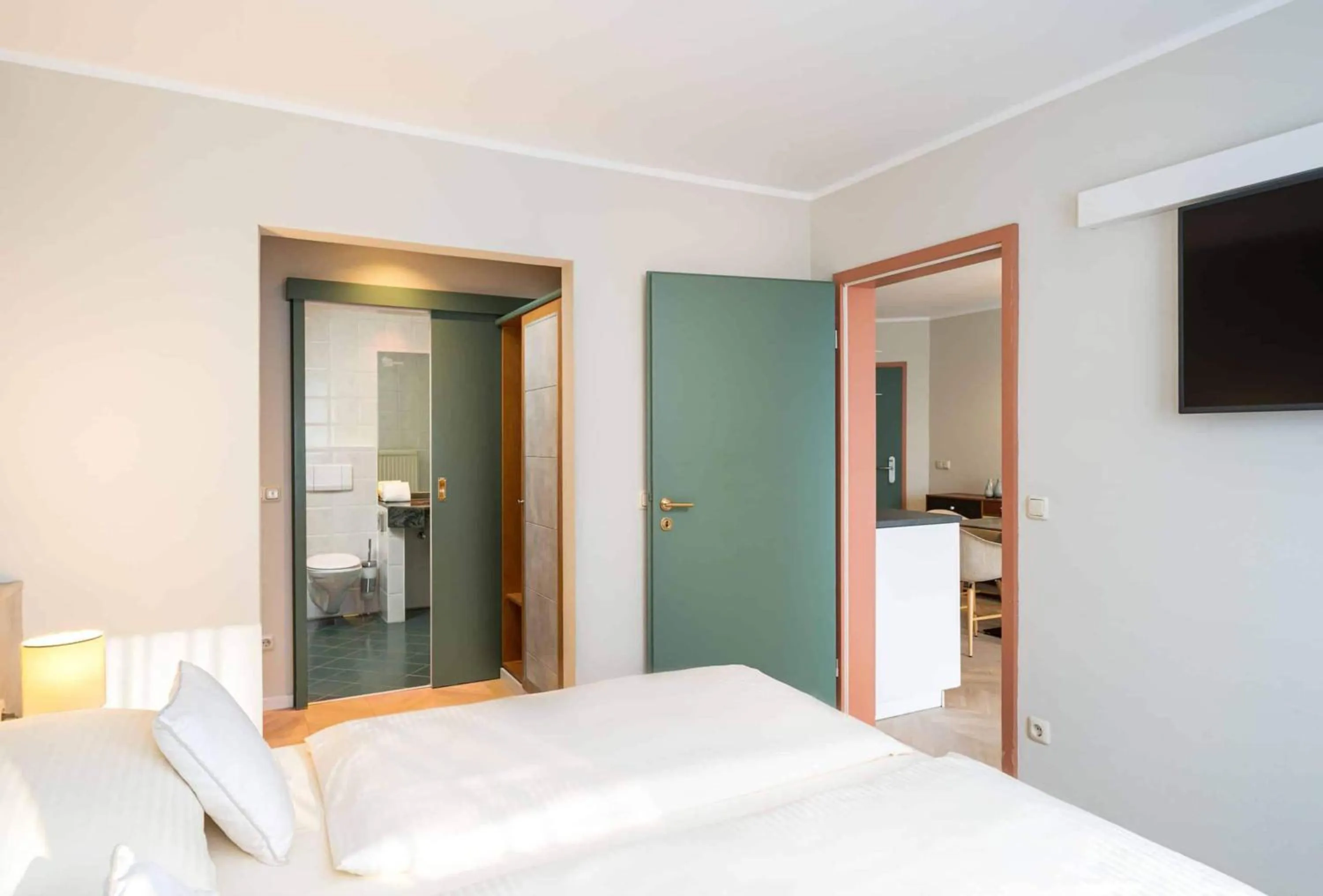 Photo of the whole room, Bed in QU Hotel, Trademark Collection by Wyndham