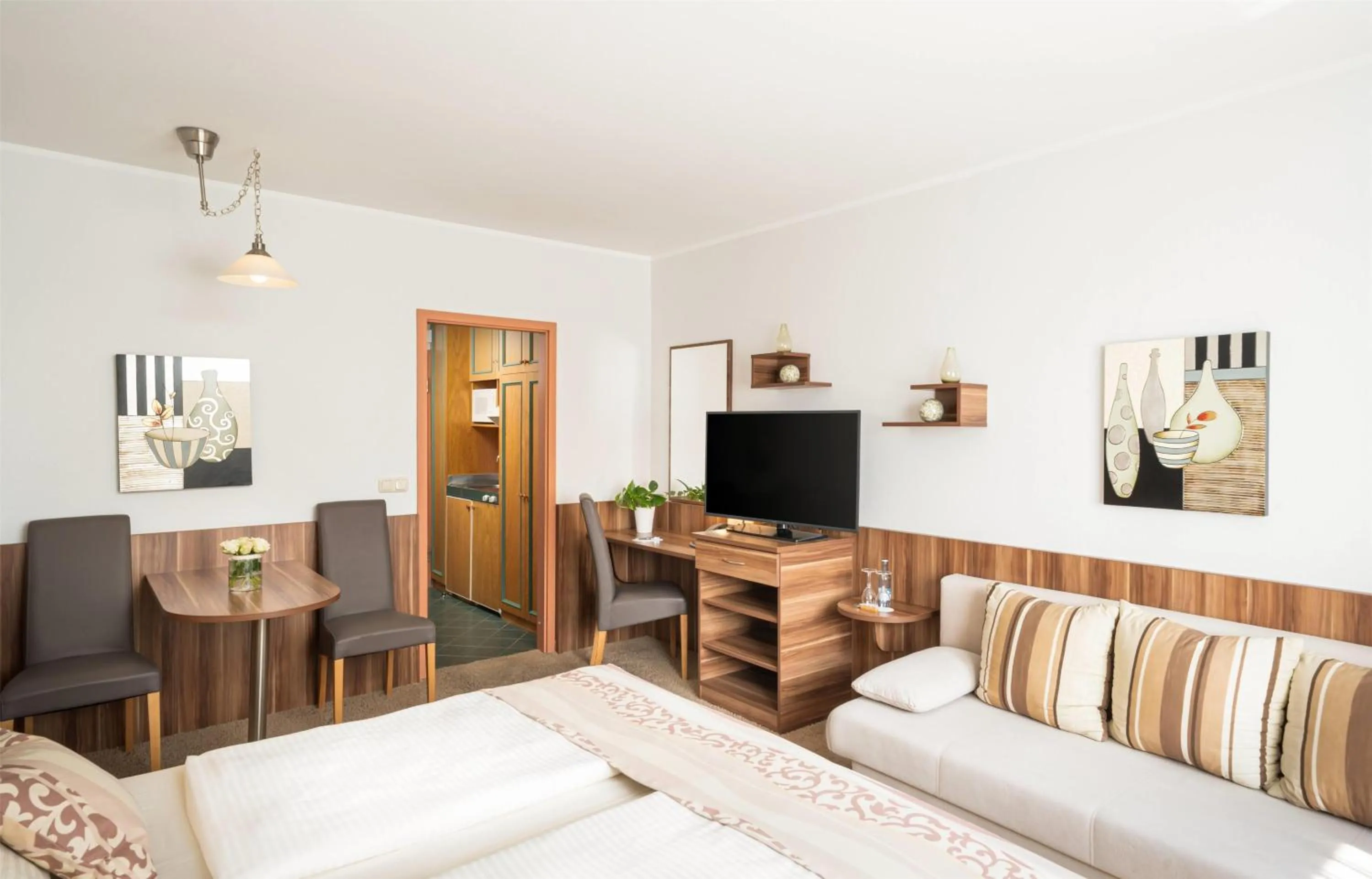 Photo of the whole room in QU Hotel, Trademark Collection by Wyndham