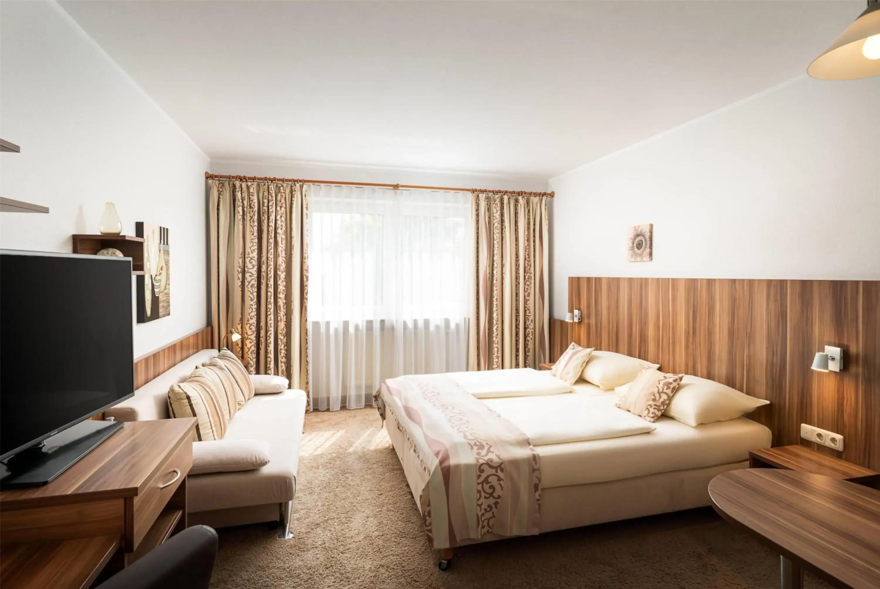 Photo of the whole room, Bed in QU Hotel, Trademark Collection by Wyndham Photo of the whole room, Bed in QU Hotel, Trademark Collection by Wyndham