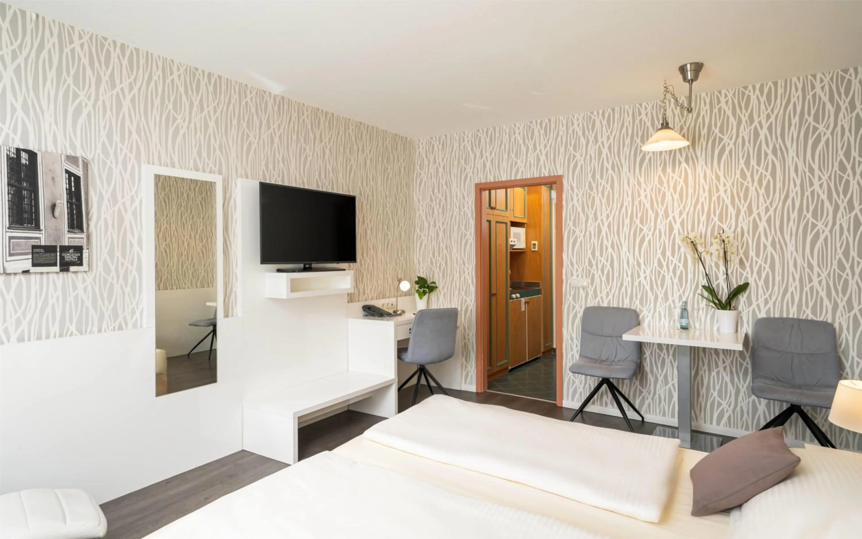 Photo of the whole room, Bed in QU Hotel, Trademark Collection by Wyndham