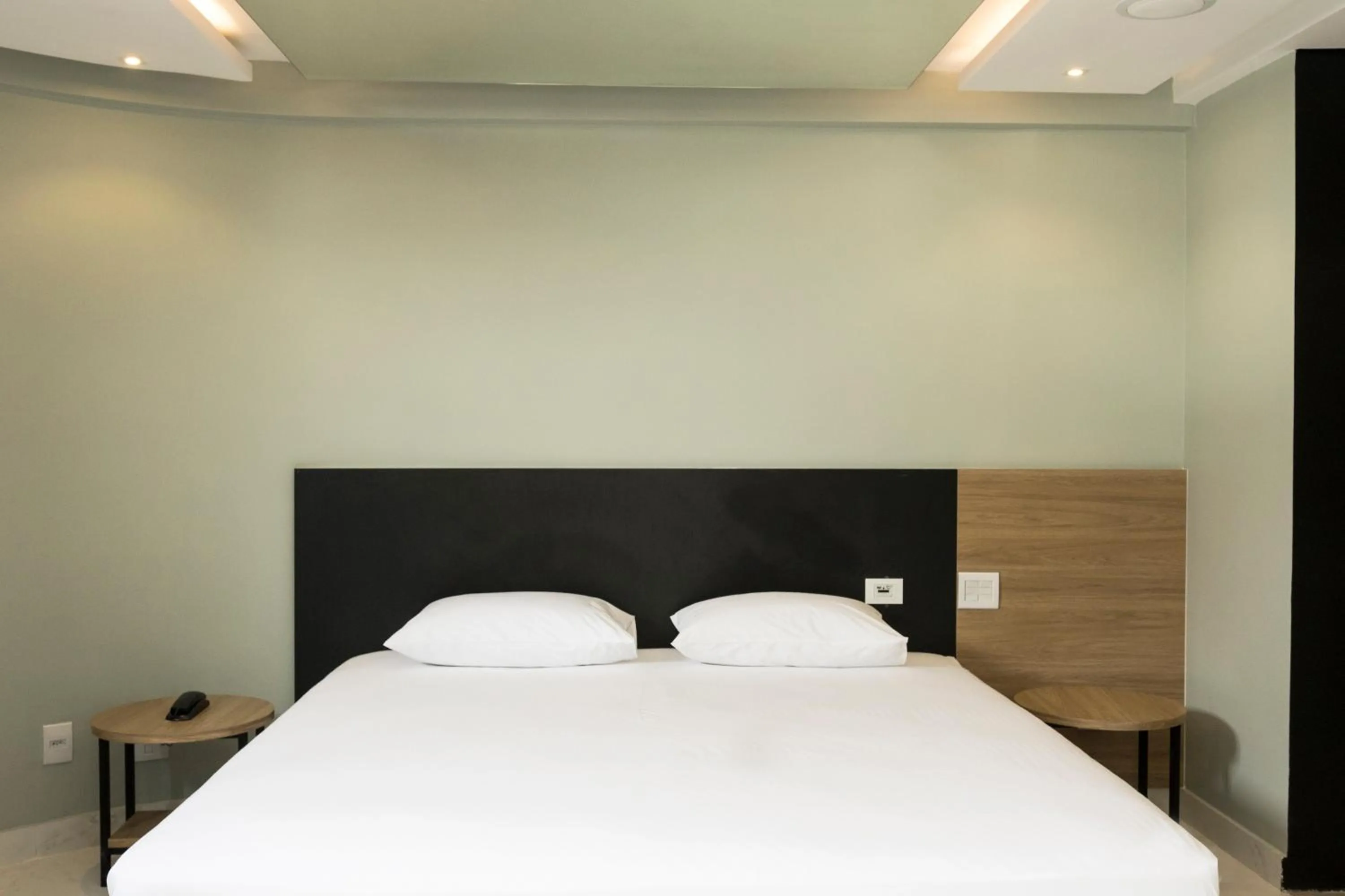 Bed in Drops Motel Brasília