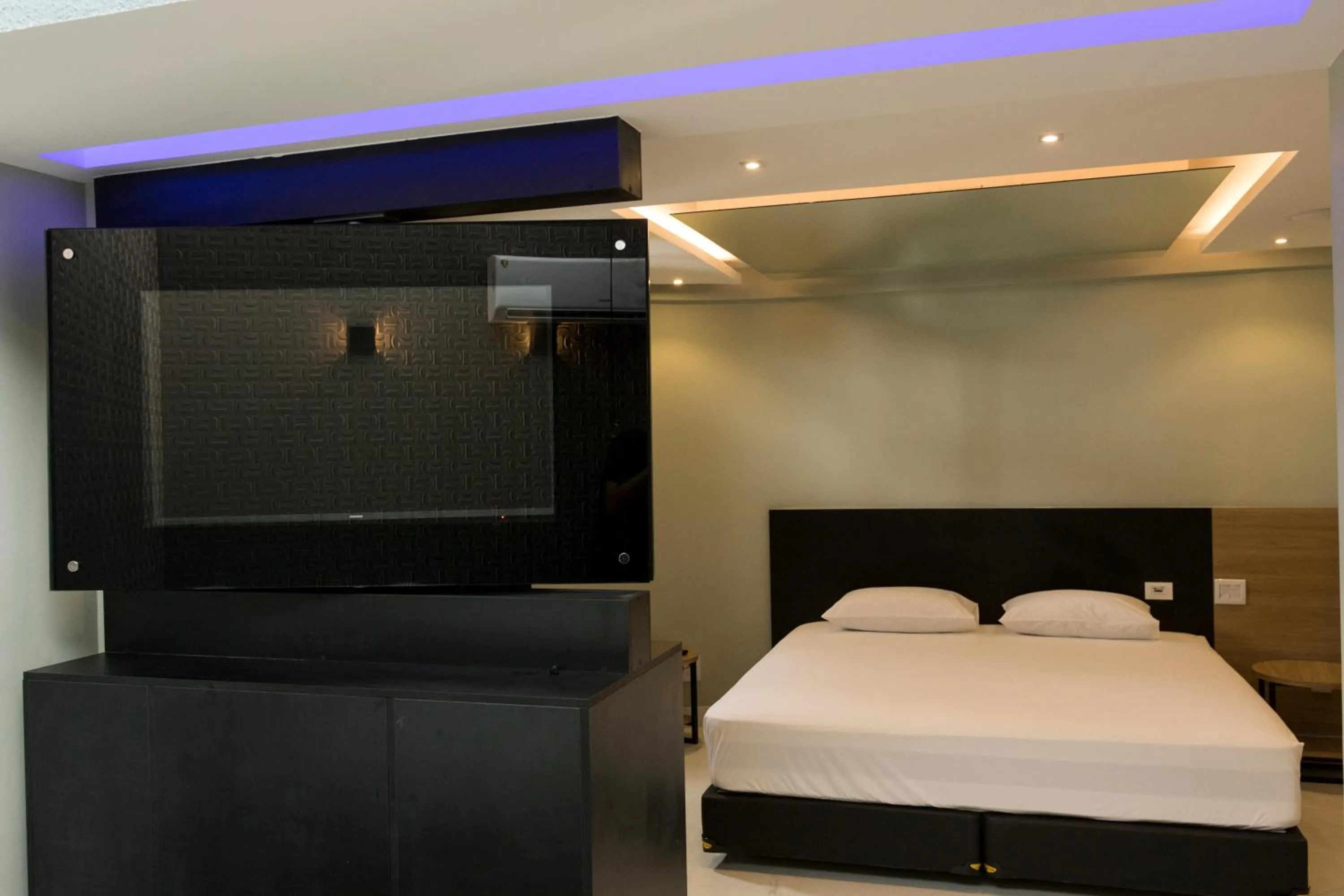 Bed in Drops Motel Brasília