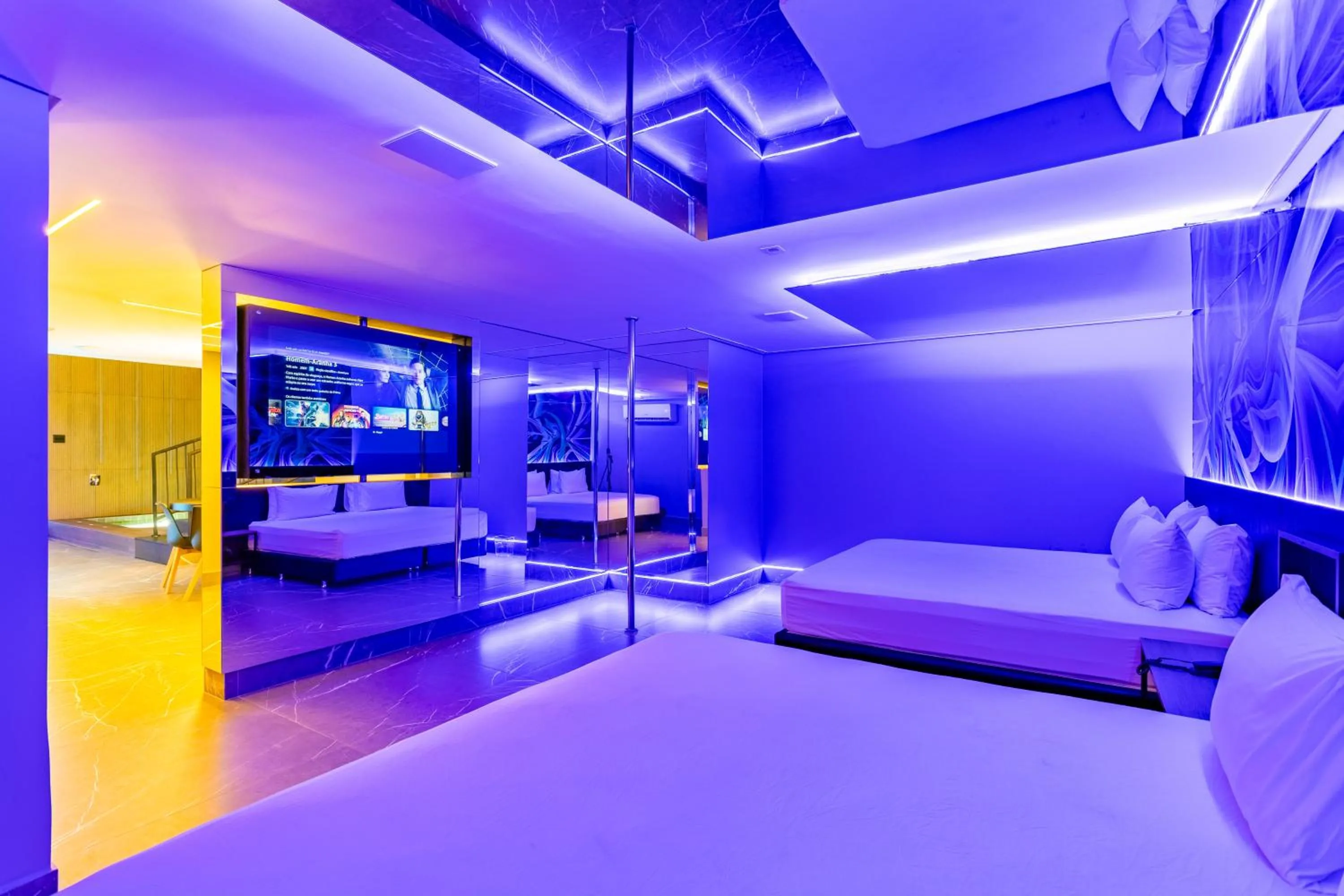 Communal lounge/ TV room, Bed in Drops Motel Brasília
