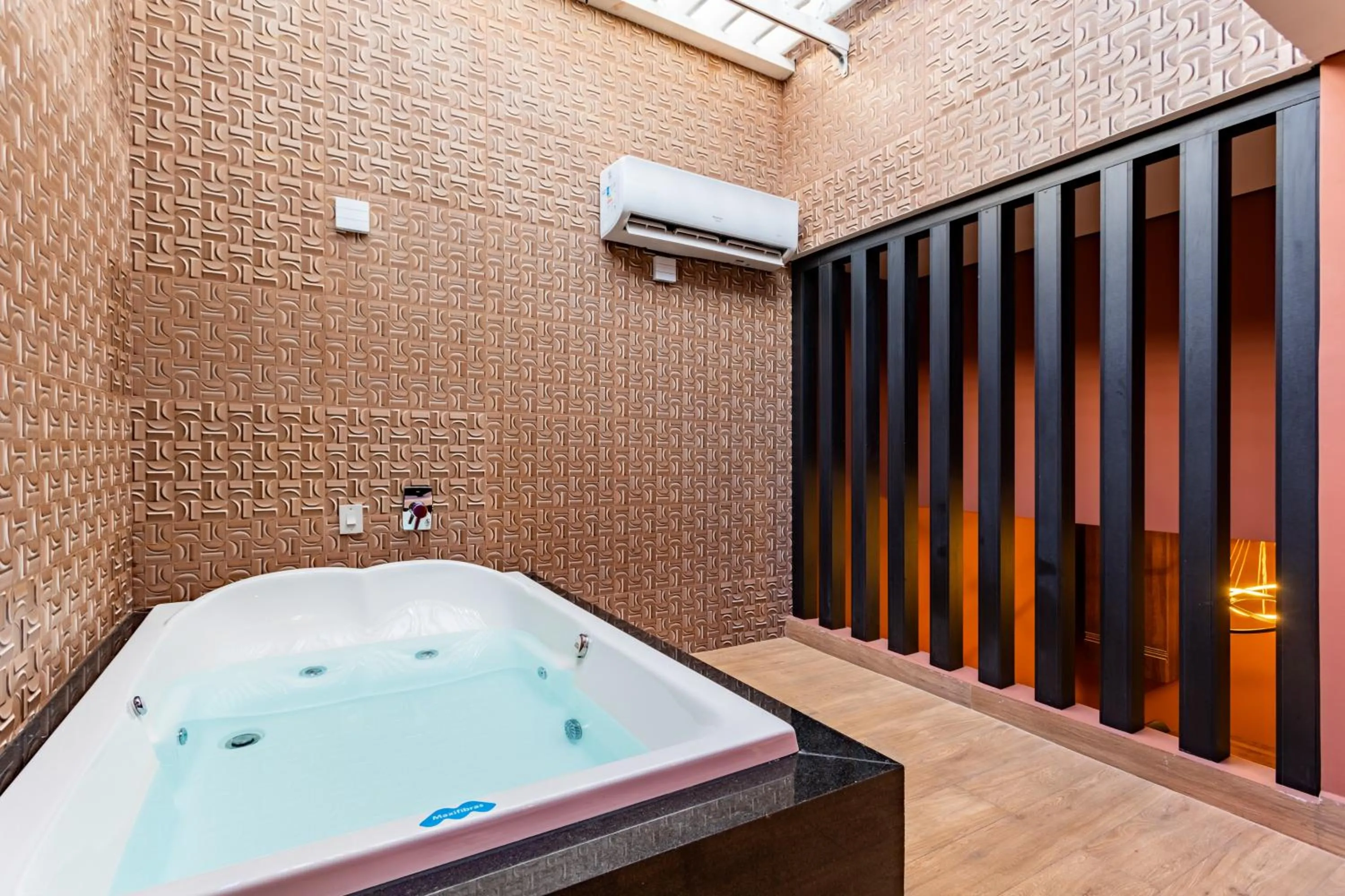 Hot Tub in Drops Motel Brasília