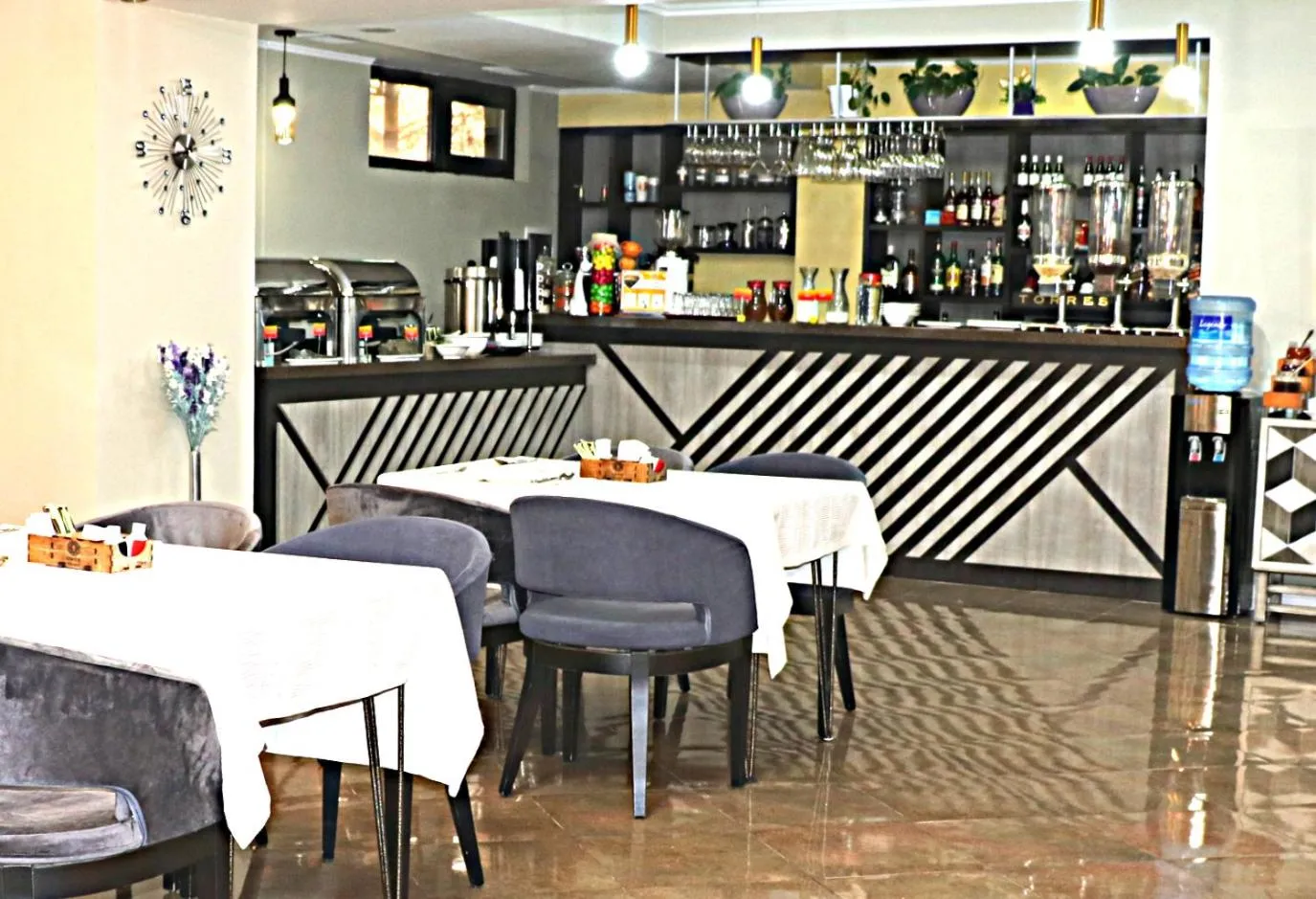 Restaurant/places to eat in Onyx Hotel Bishkek