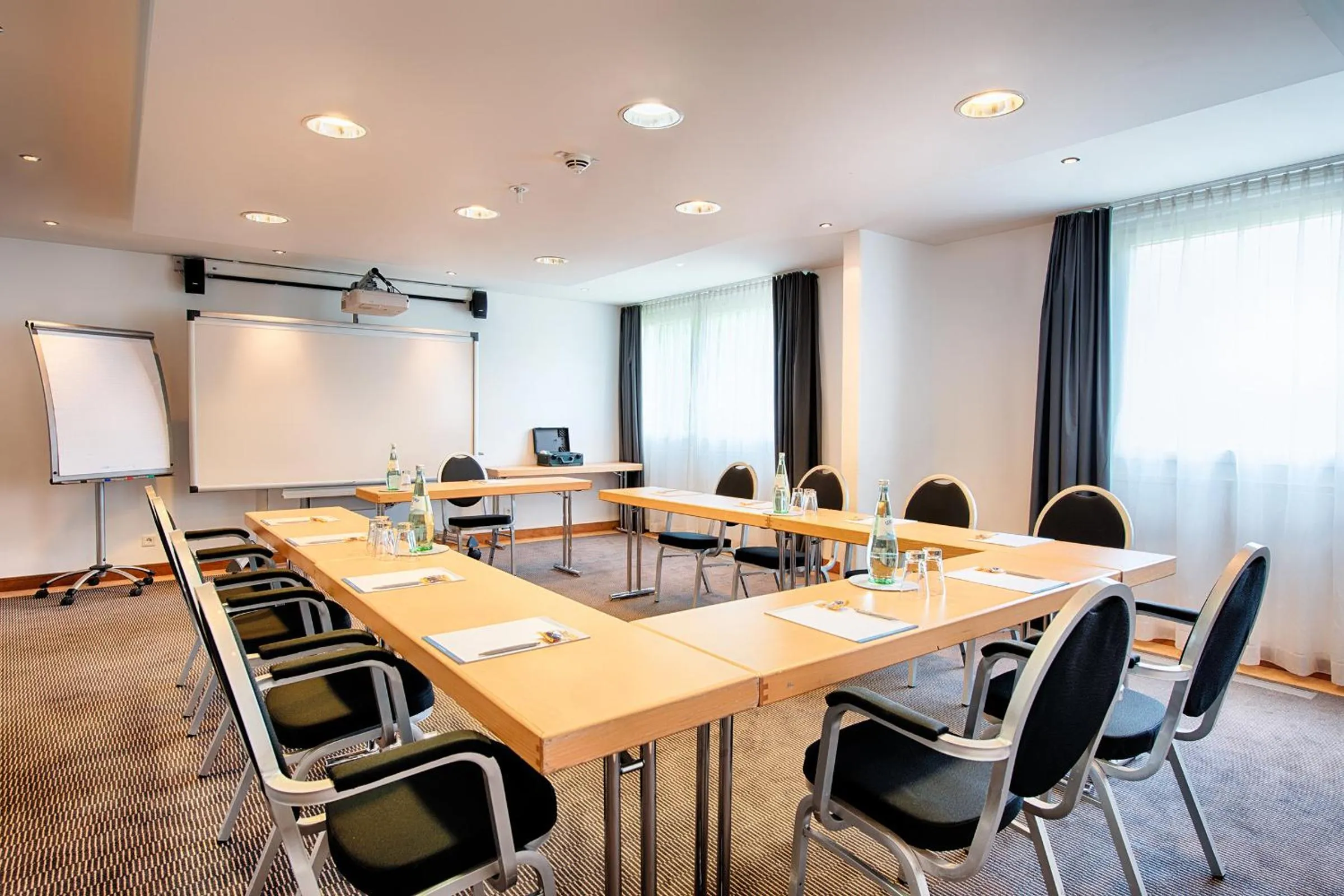 Meeting/conference room in Garner Hotel Mainz by IHG